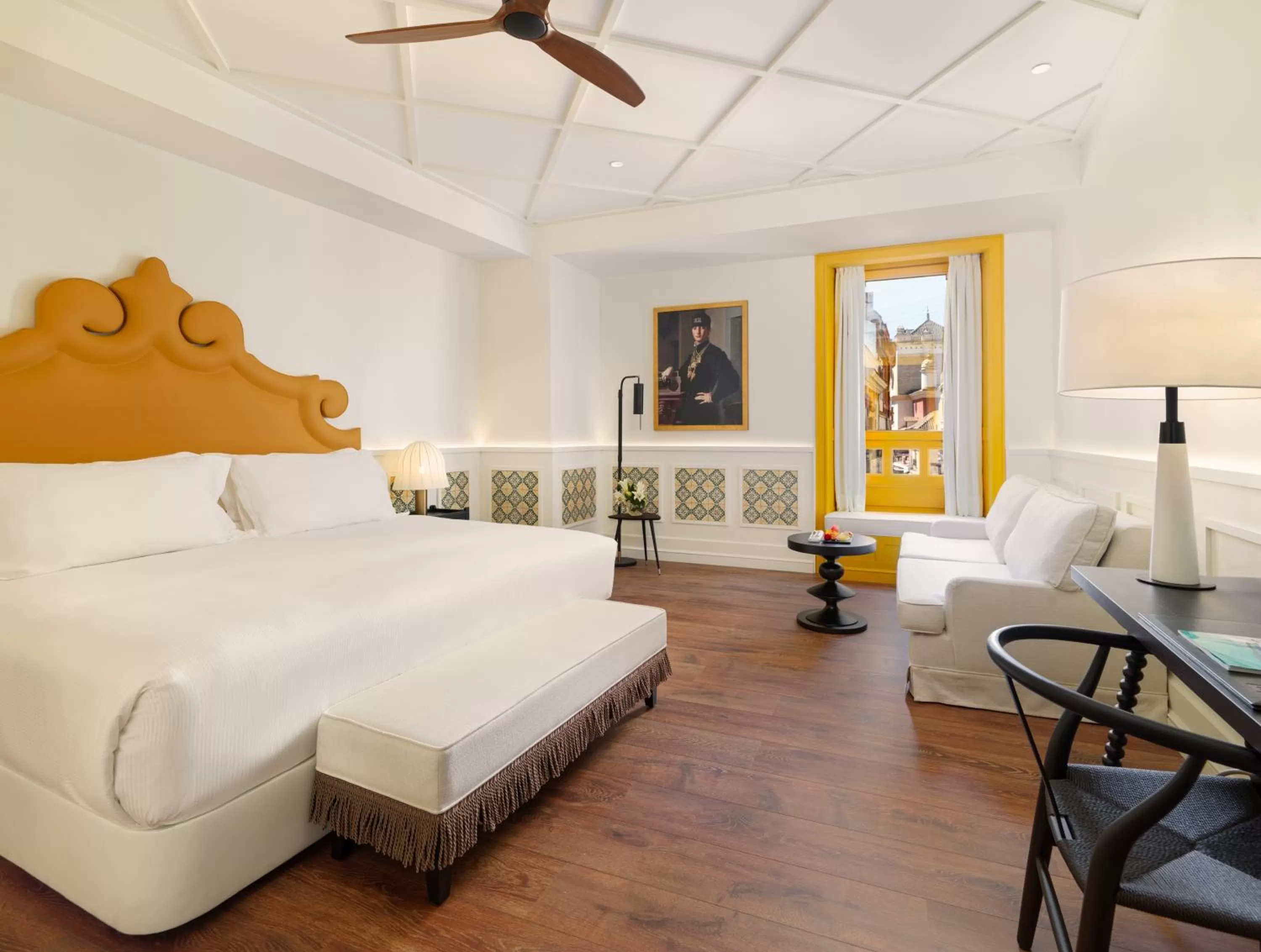 Photo of the whole room, Bed in H10 Casa de la Plata