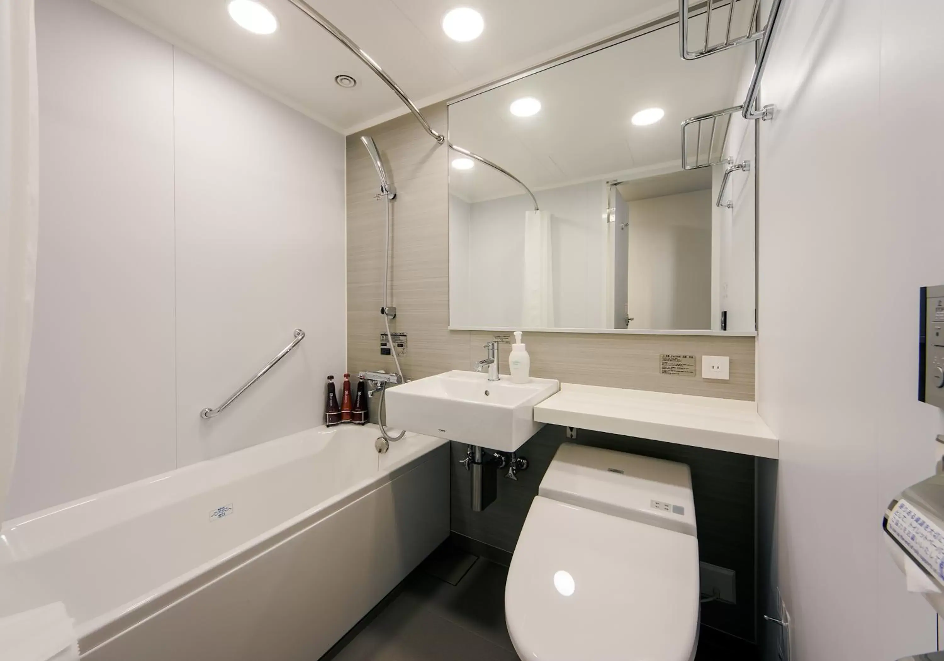 Photo of the whole room, Bathroom in Daiwa Roynet Hotel Numazu