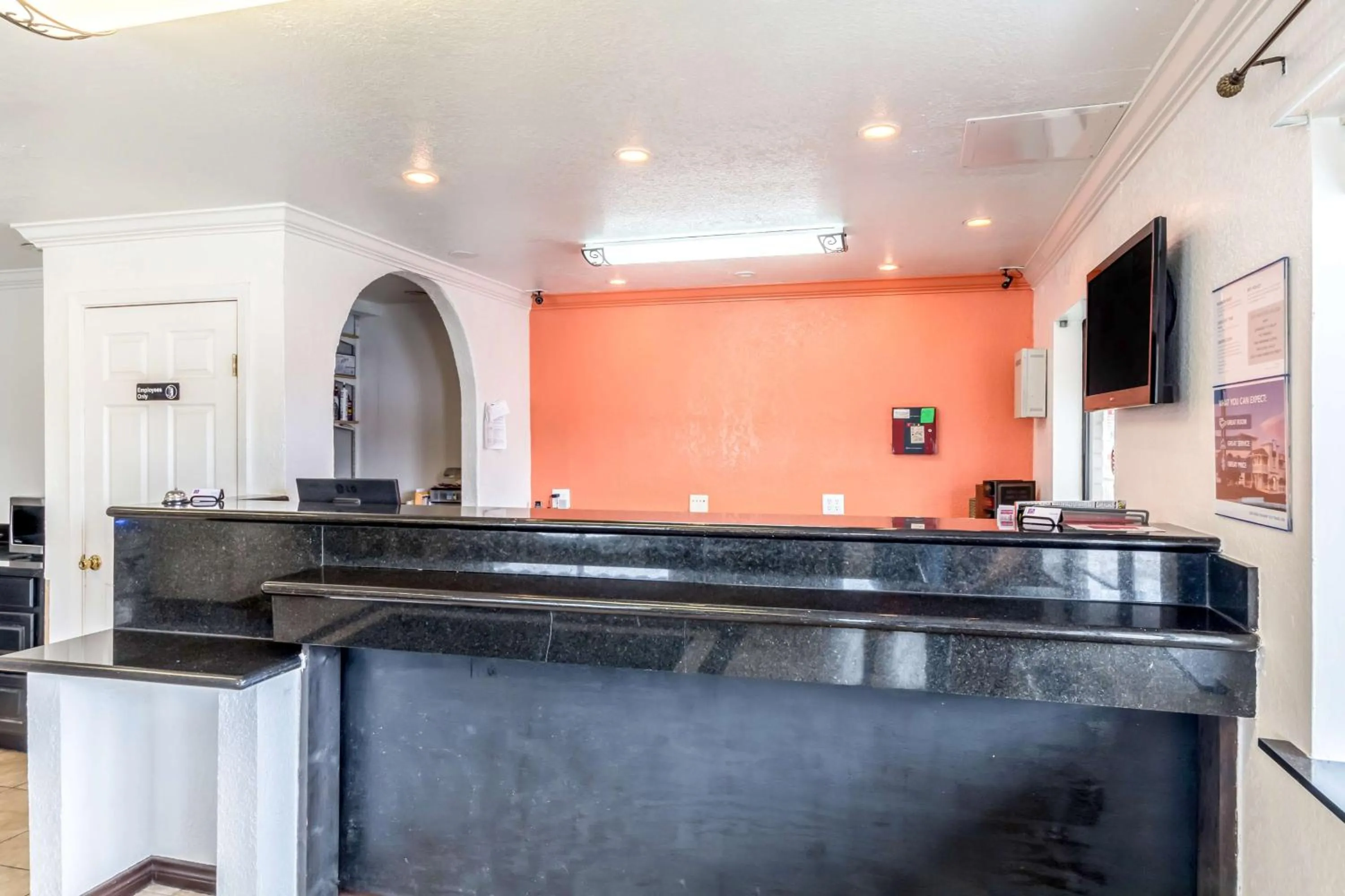 Lobby or reception in Motel 6 San Antonio, TX - Frost Bank Center