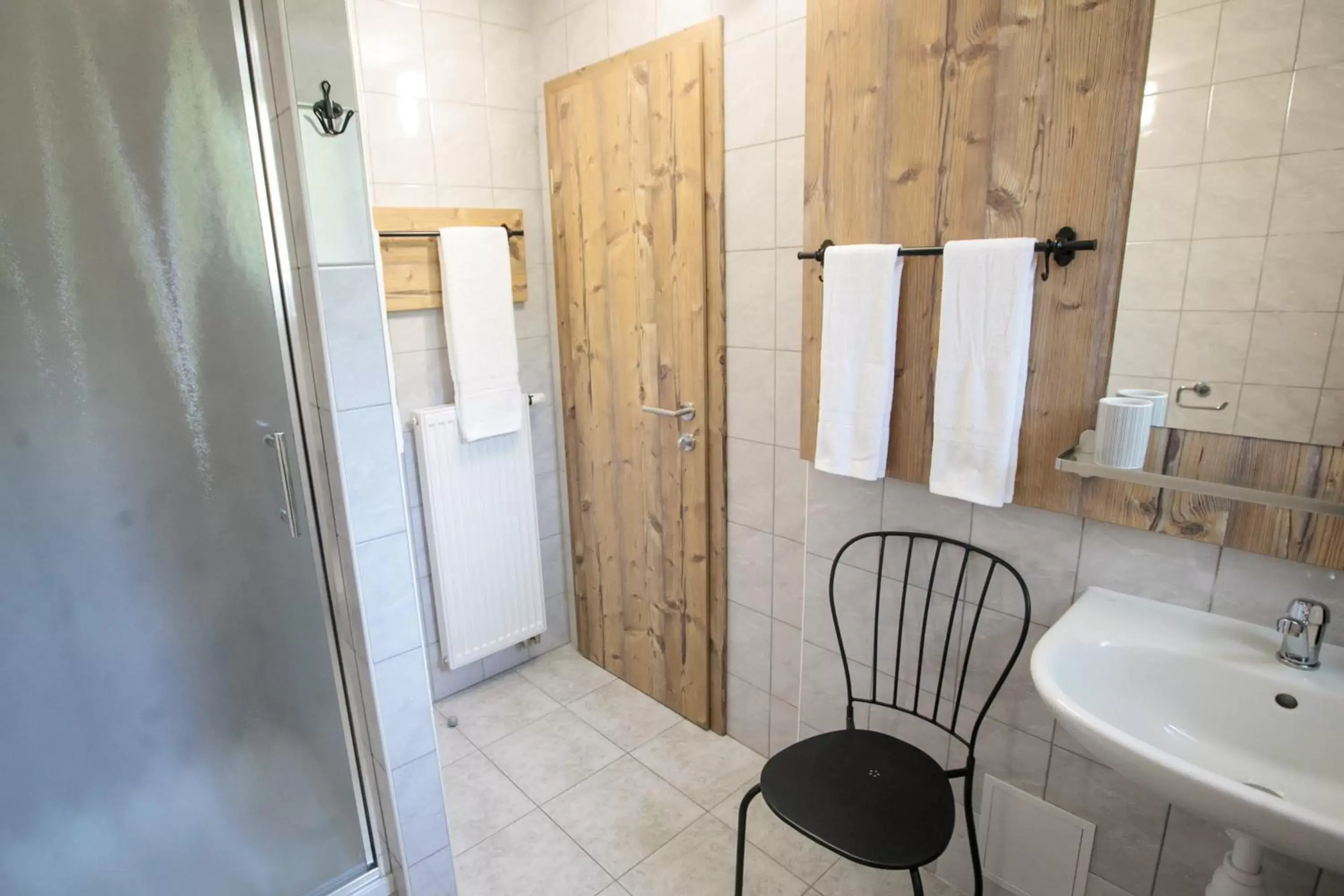 Twin Room - single occupancy in Hiša Poljana Rooms Twin Room - single occupancy in Hiša Poljana Rooms