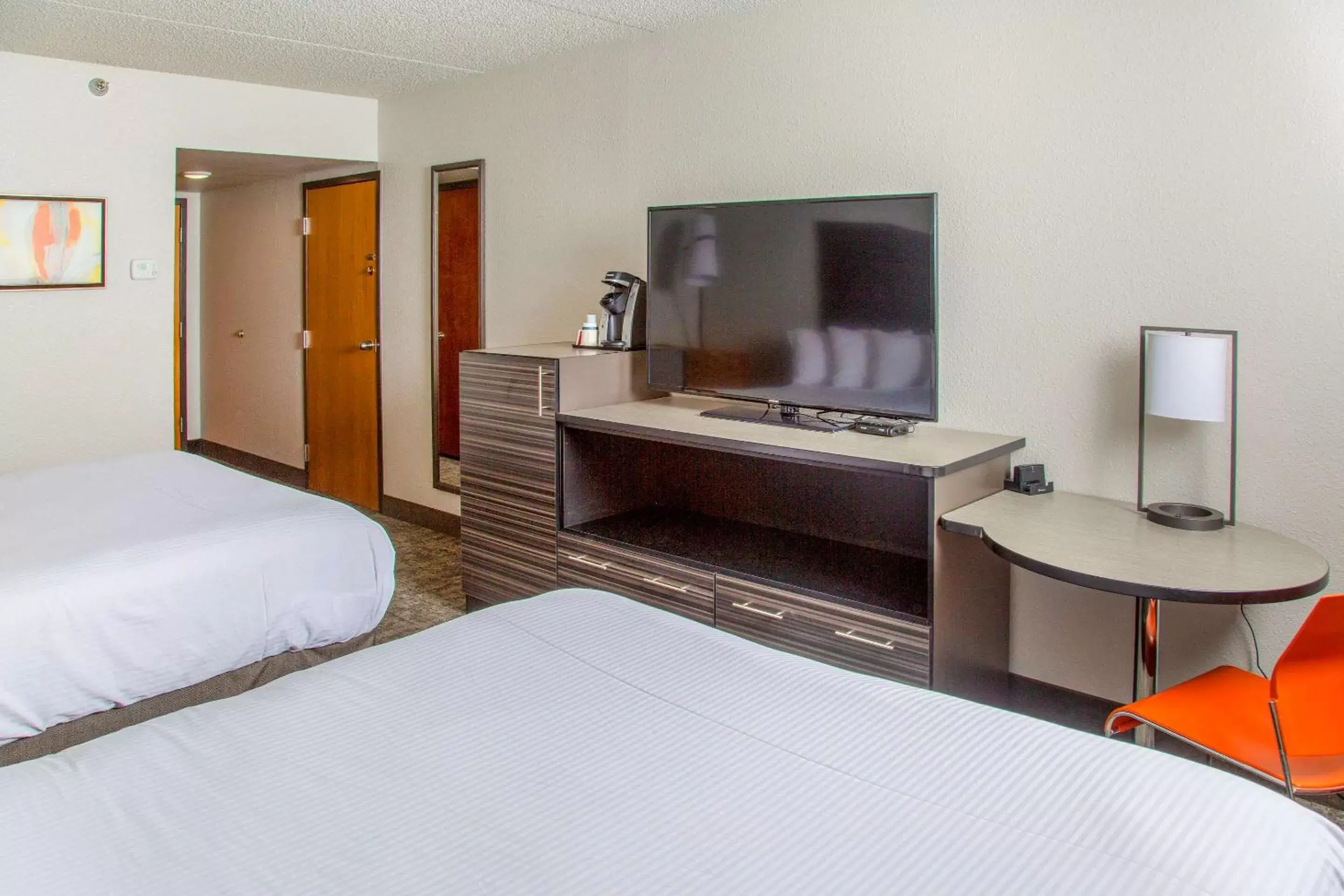 Photo of the whole room, TV/Entertainment Center in Hells Canyon Grand Hotel, an Ascend Hotel Collection Member