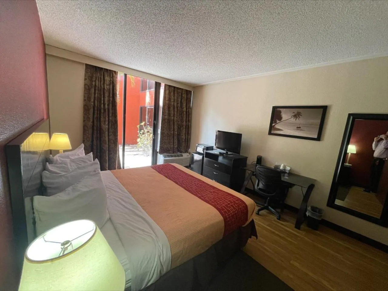 Photo of the whole room in Tropical Palms Hotel