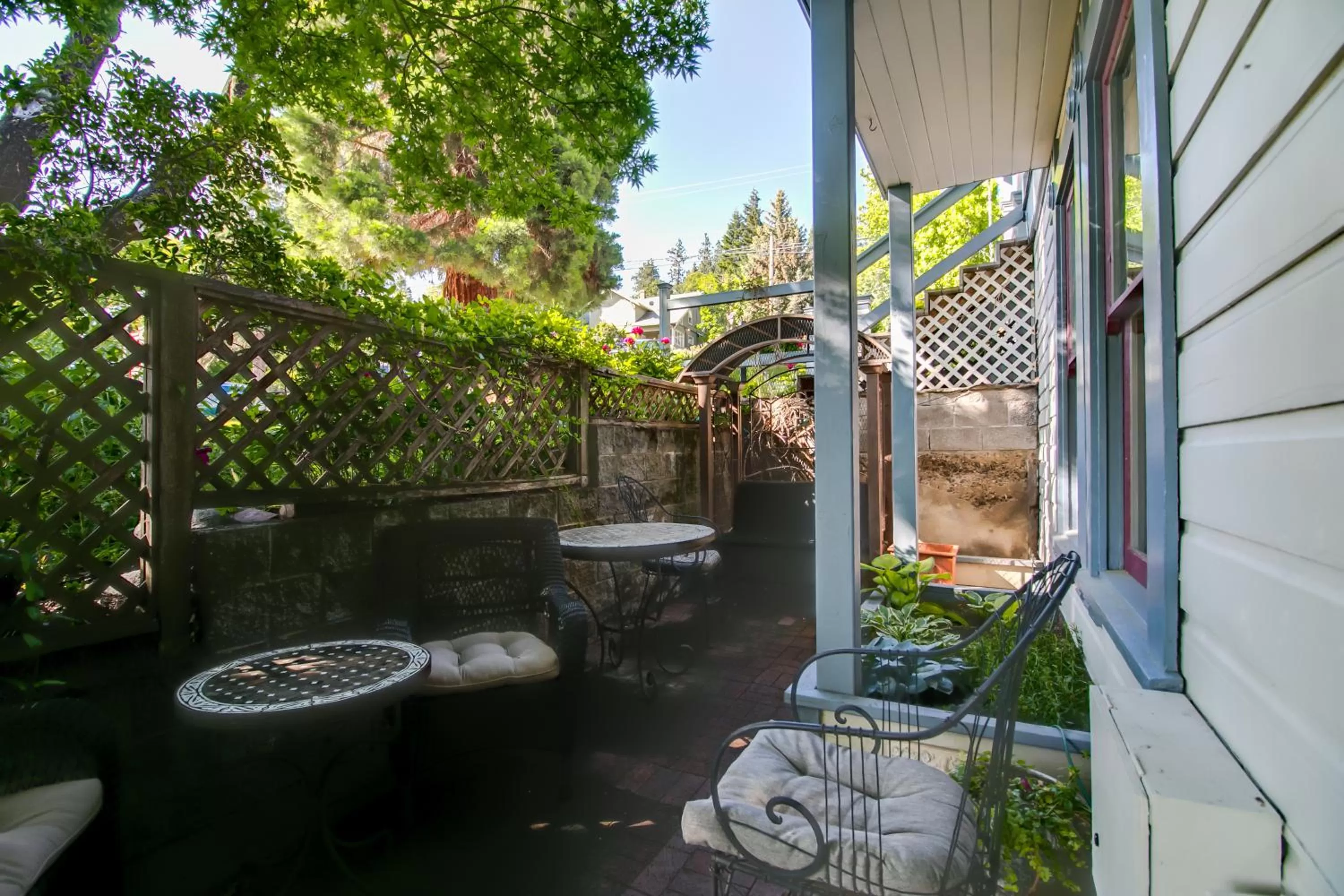 Patio in Winchester Inn