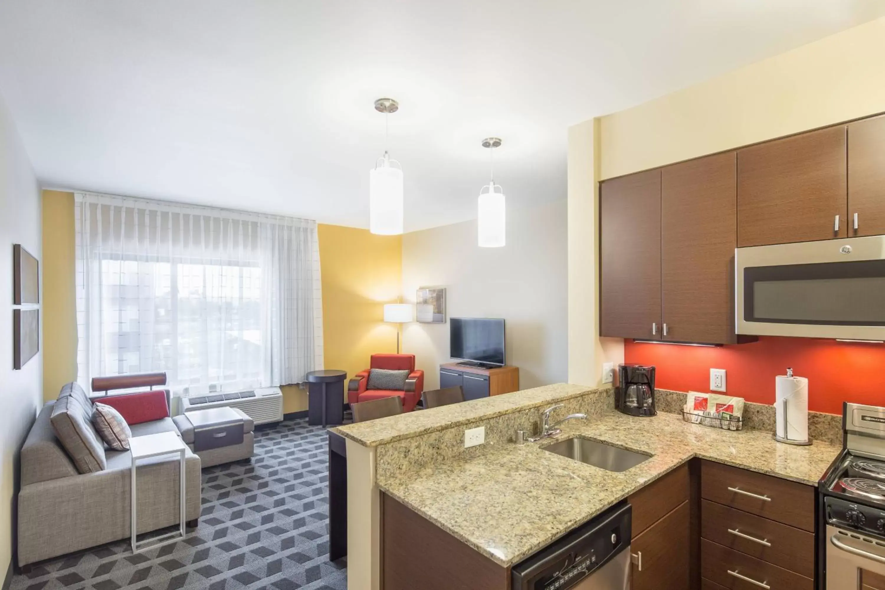 Bedroom, Kitchen/Kitchenette in TownePlace by Marriott Suites Portland Vancouver