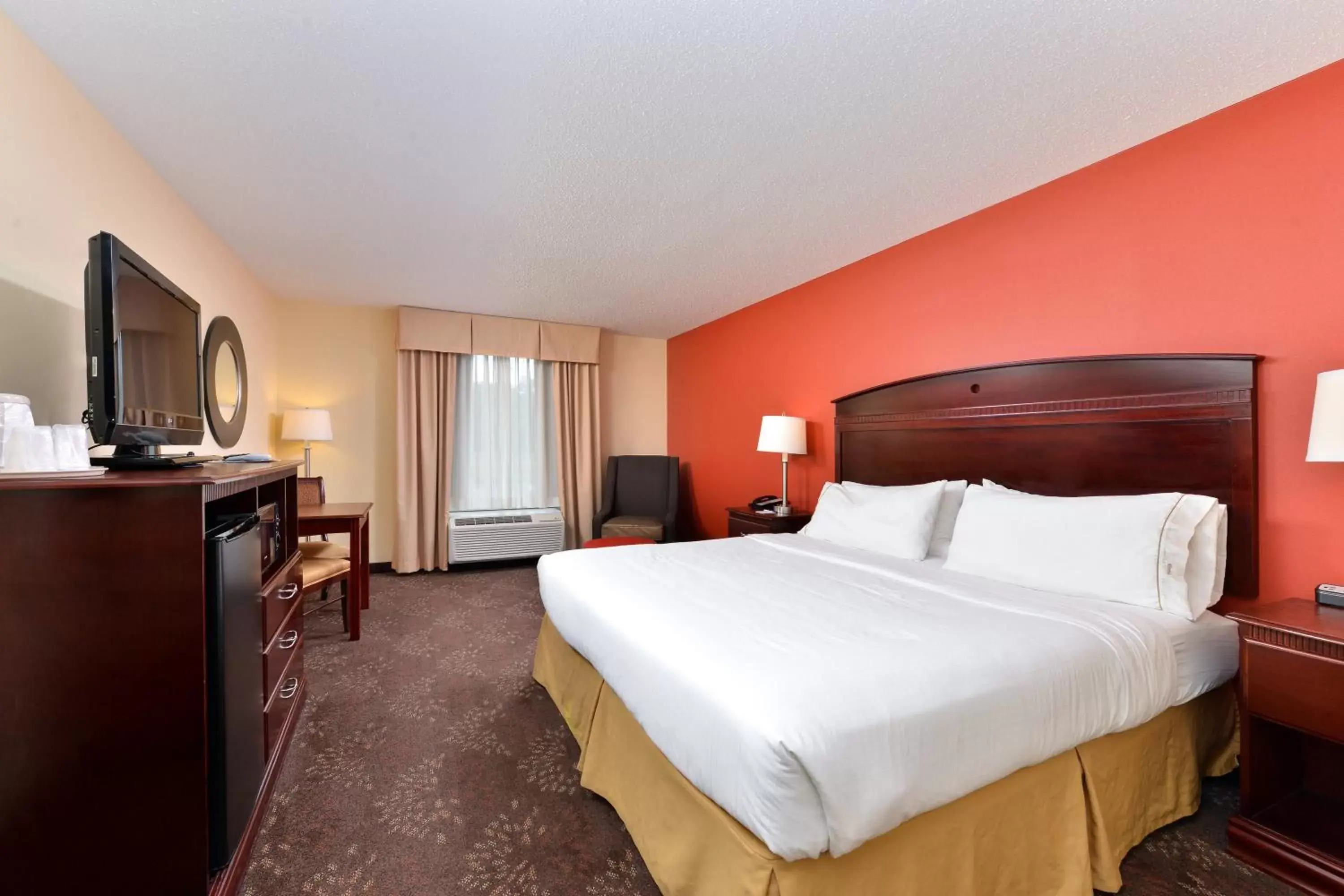 Photo of the whole room, Bed in Holiday Inn Express White House, an IHG Hotel