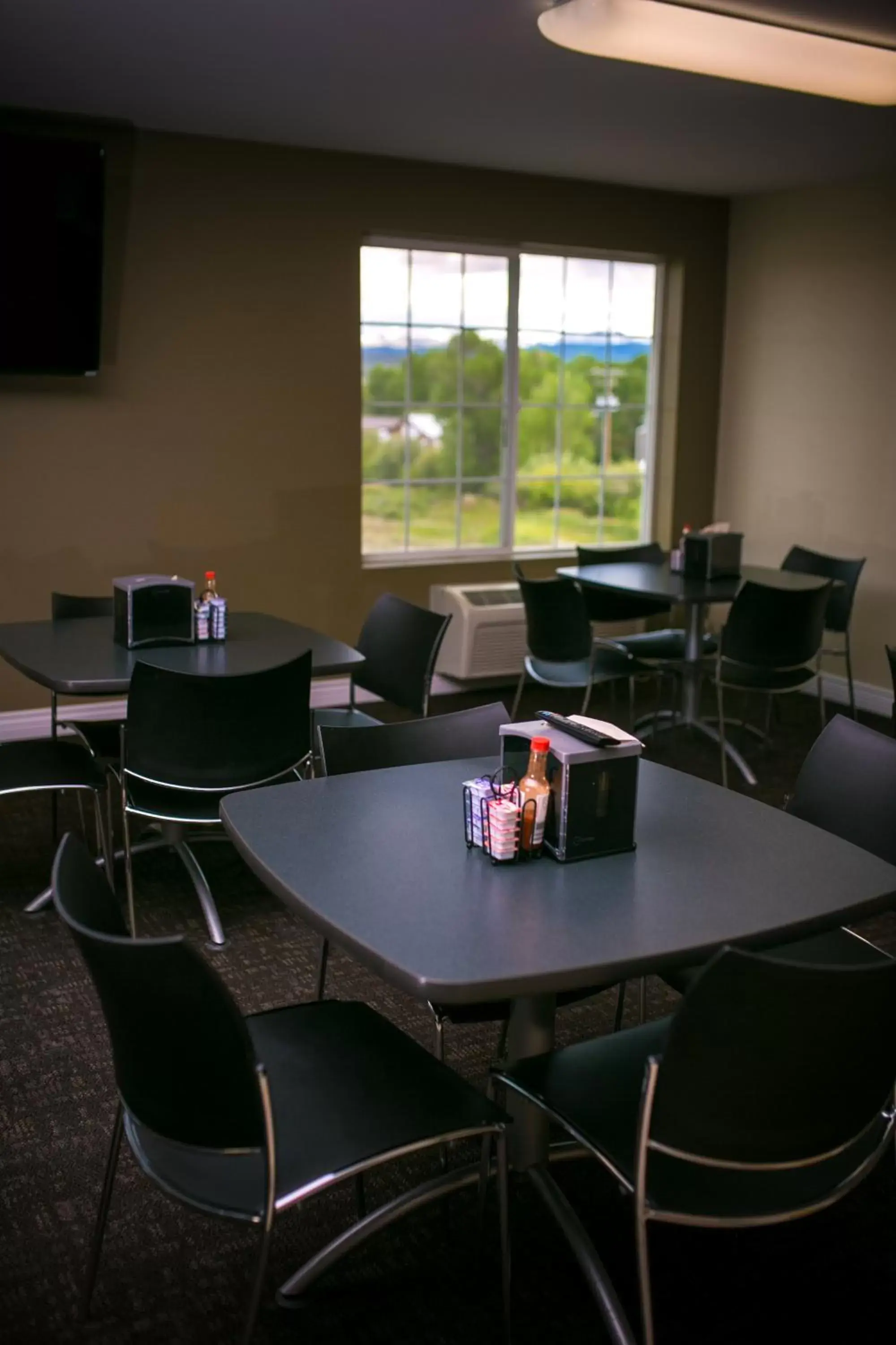 Lounge or bar in High Country Suites Lounge or bar in High Country Suites