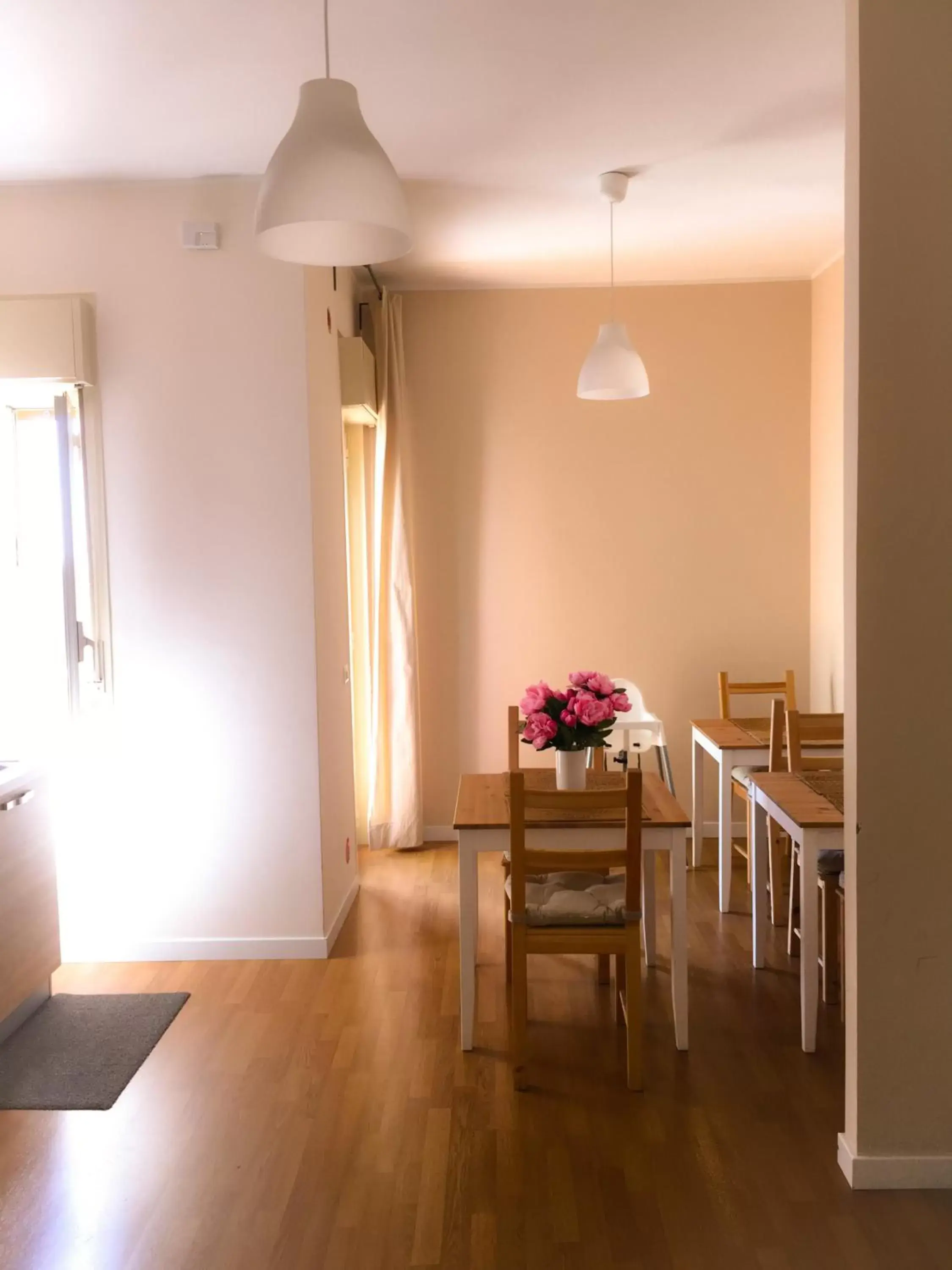 Communal kitchen, Dining Area in B&B Policlinico Gaspare Rodolico