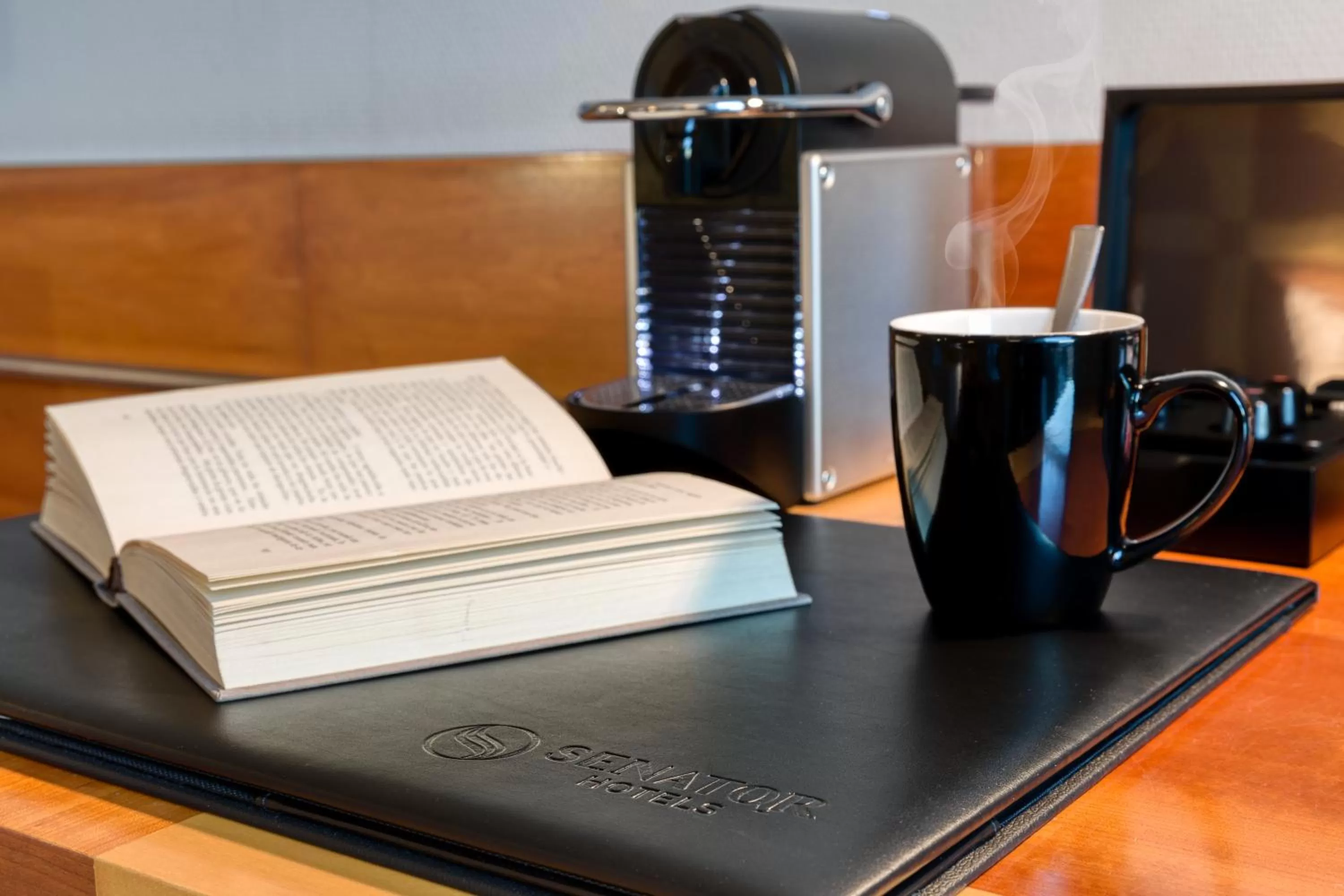 Photo of the whole room in Senator Parque Central