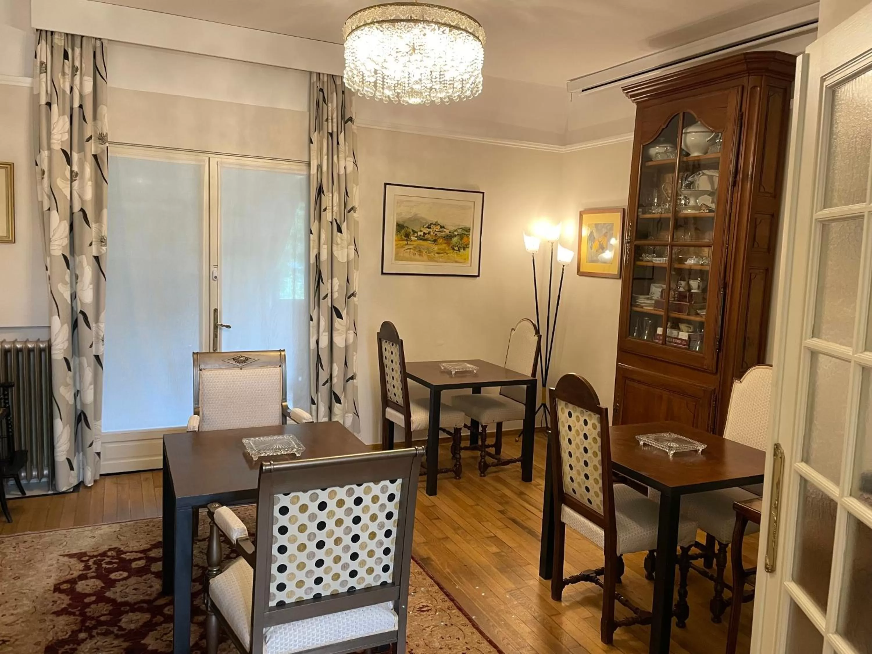 Dining Area in La Villa de Chinon
