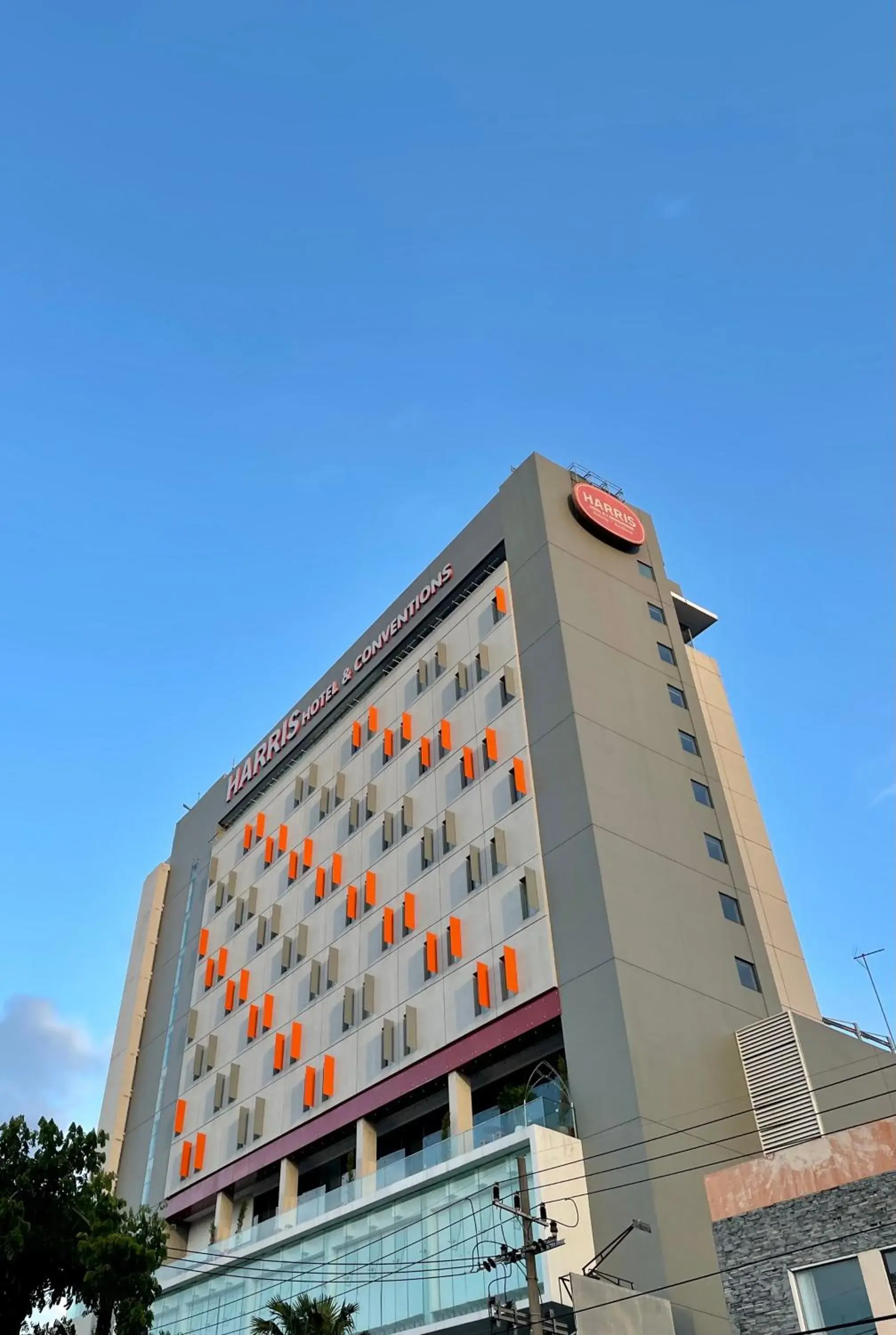 Property building in HARRIS Hotel & Conventions Gubeng Property building in HARRIS Hotel & Conventions Gubeng