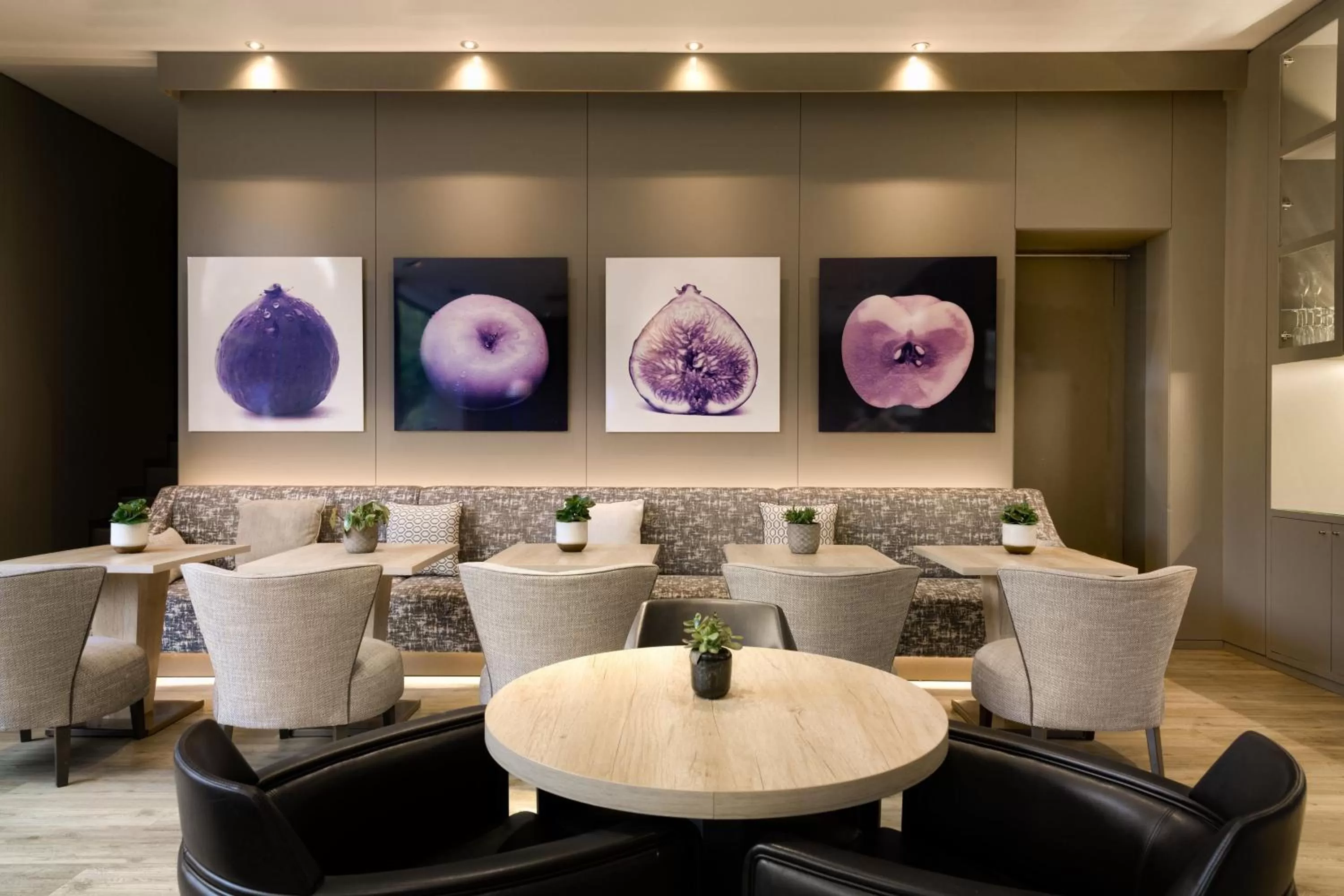 Lounge or bar in AC Hotel Ciutat de Palma by Marriott