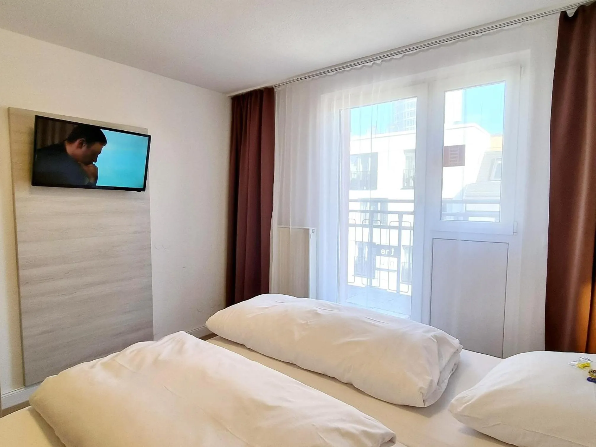 Bedroom, Bed in Adler Hotel Frankfurt