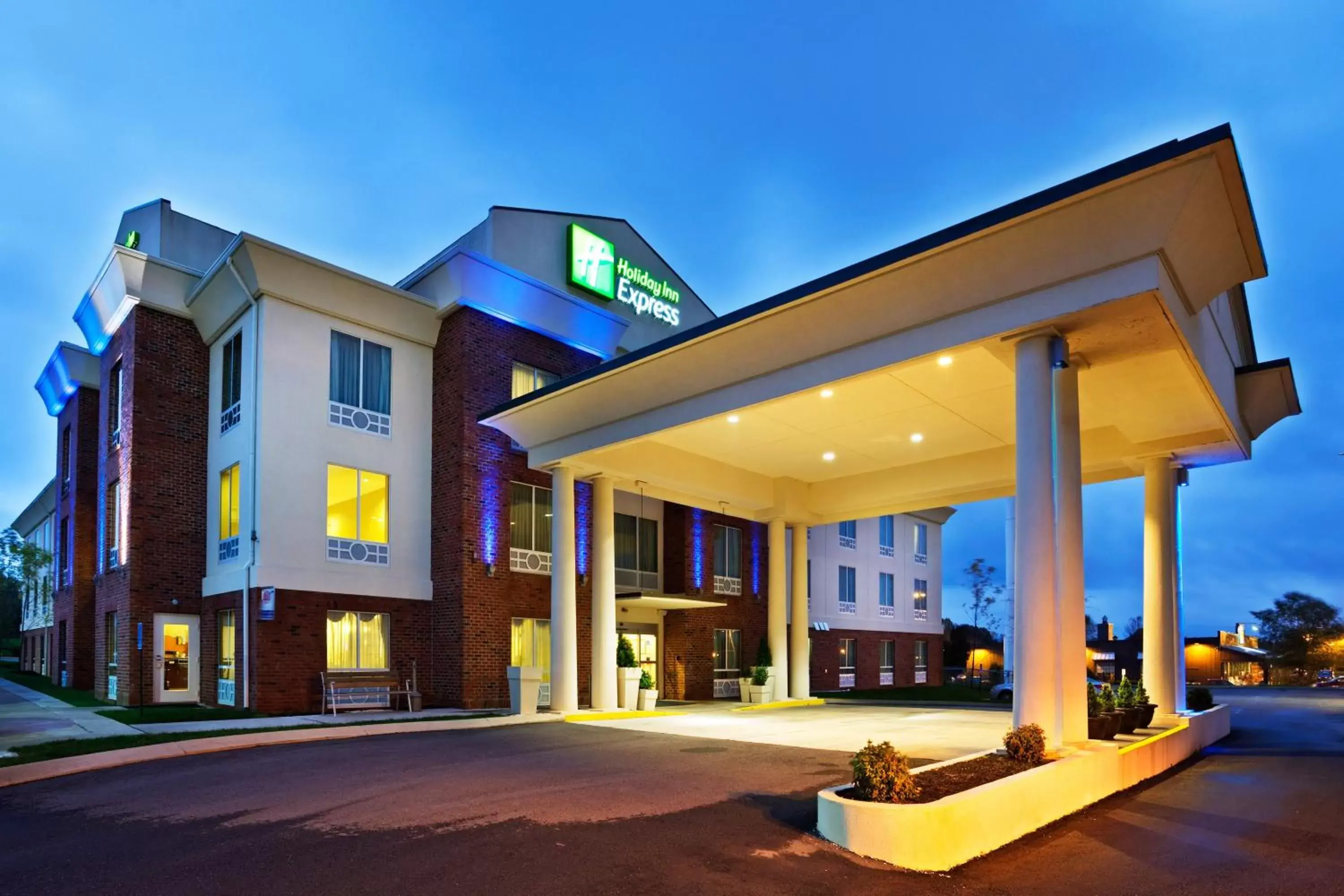 Property Building in Holiday Inn Express White House, an IHG Hotel