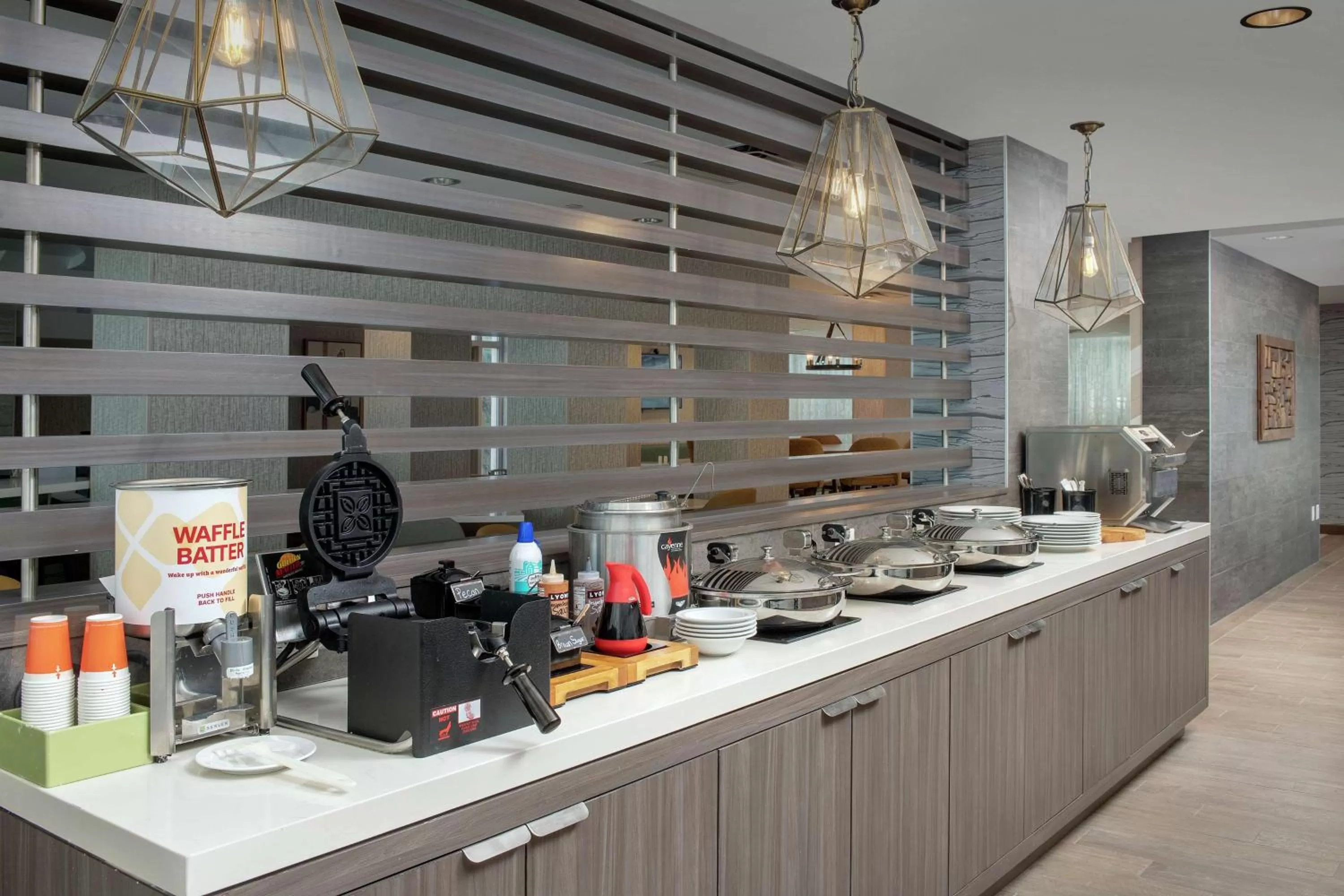 Dining area in Hilton Garden Inn Miami Brickell South