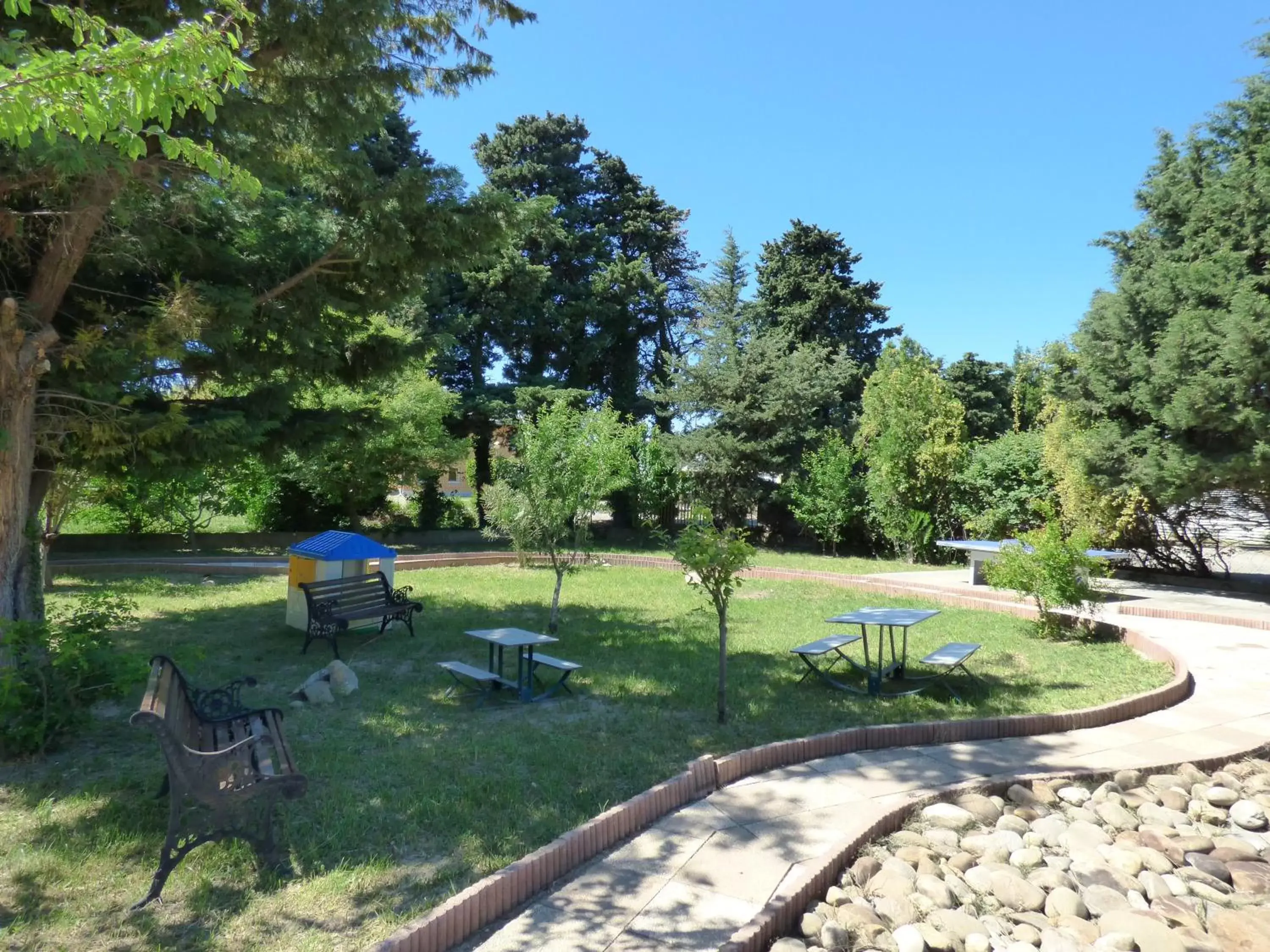 Garden in Appart'Hotel Festival Sud Aqua - Avignon TGV