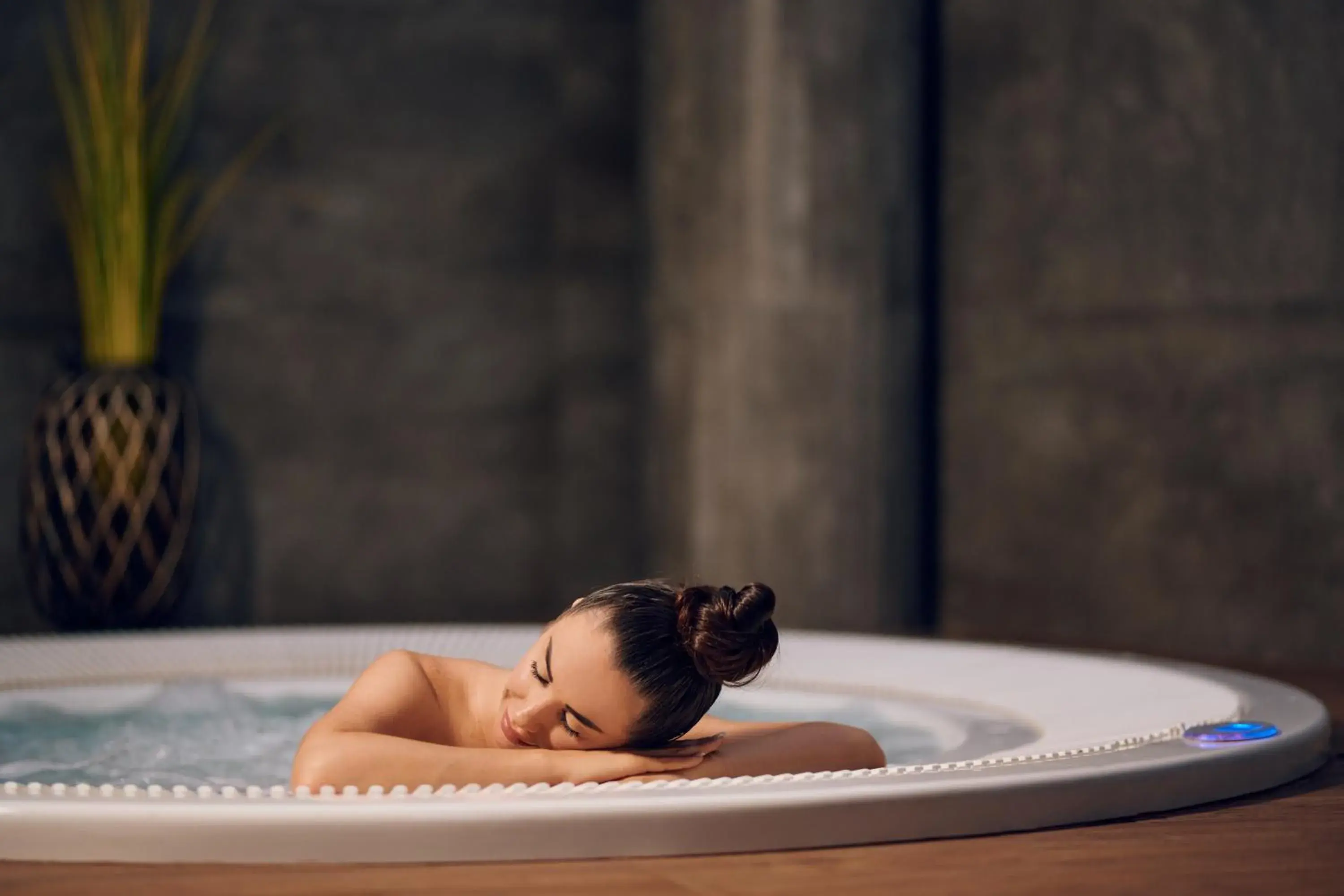 Hot Tub in Hotel Paris