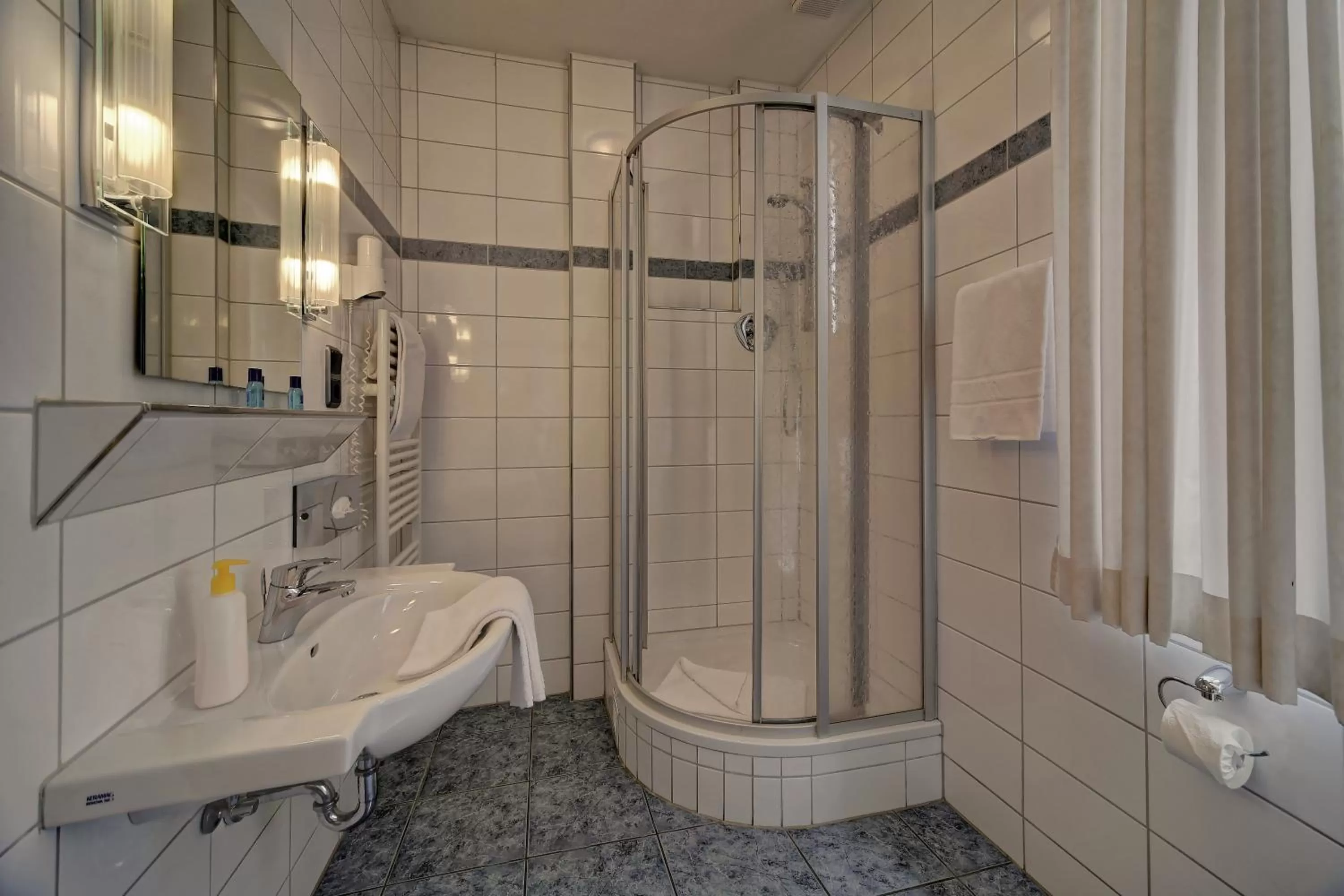 Photo of the whole room in Hotel Post