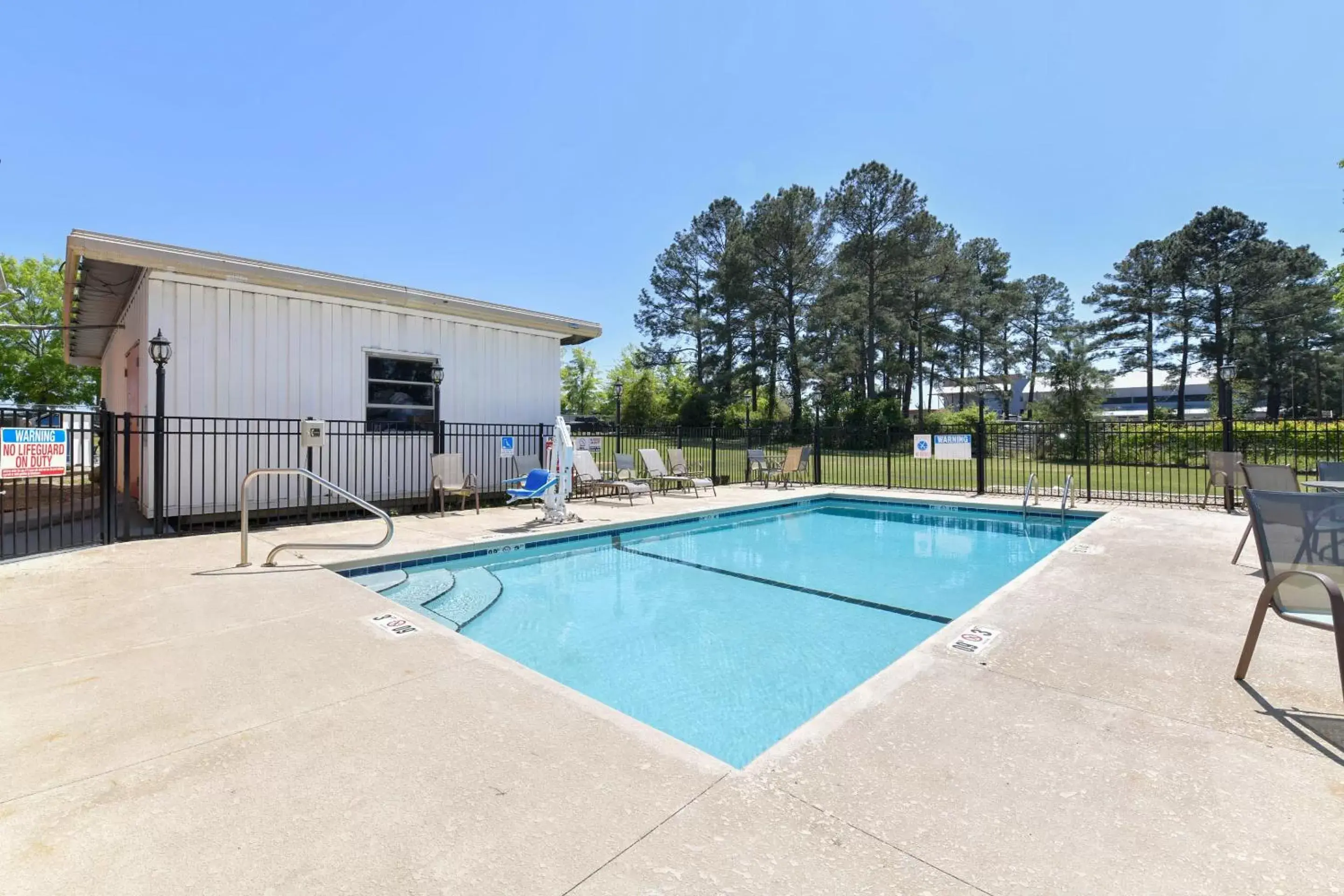 Swimming Pool in OYO Hotel Valdosta GA I-75