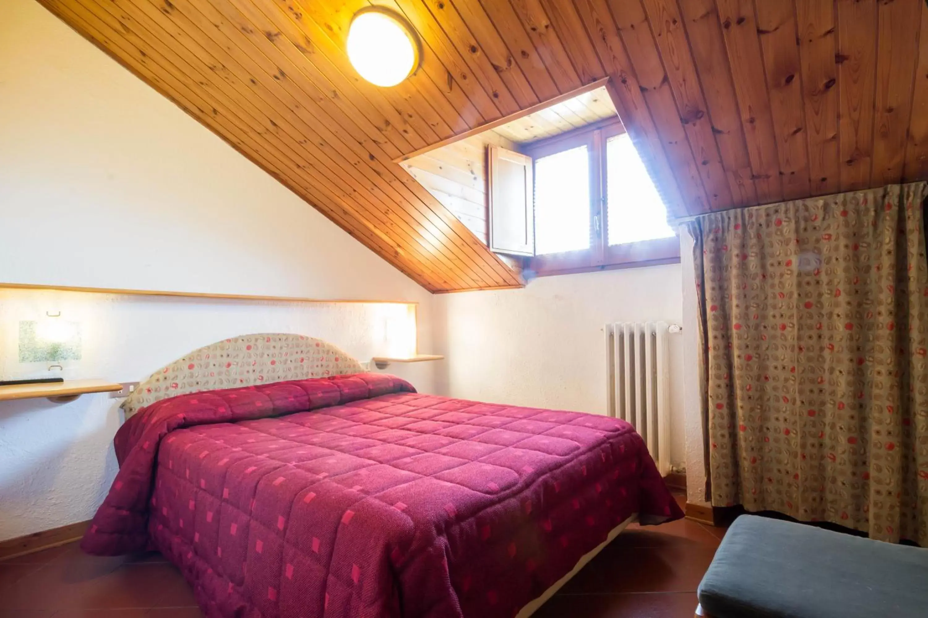 Bathroom, Bed in Hotel Alle Vecchie Arcate