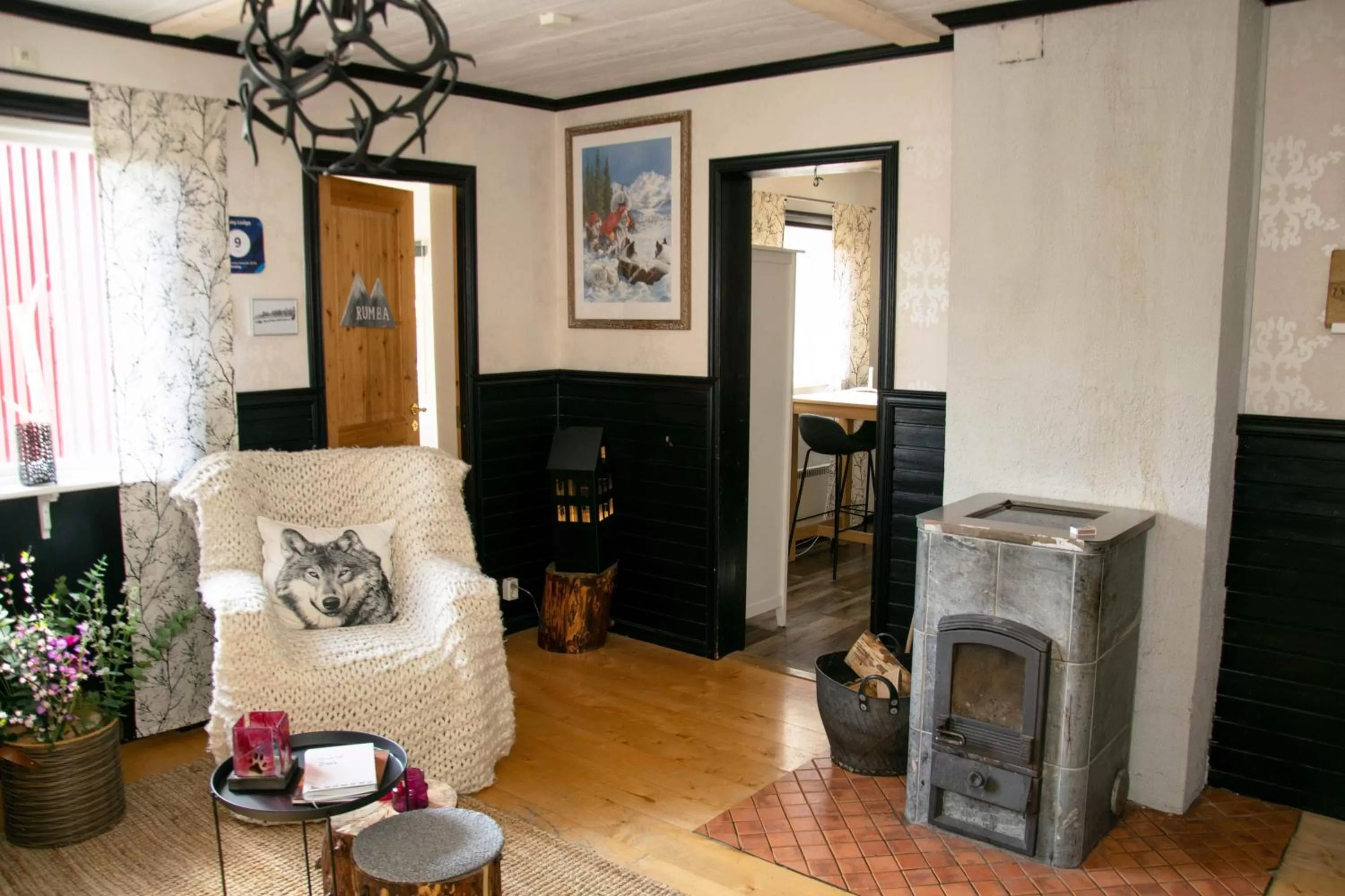 Living room in Husky Lodge Hostel