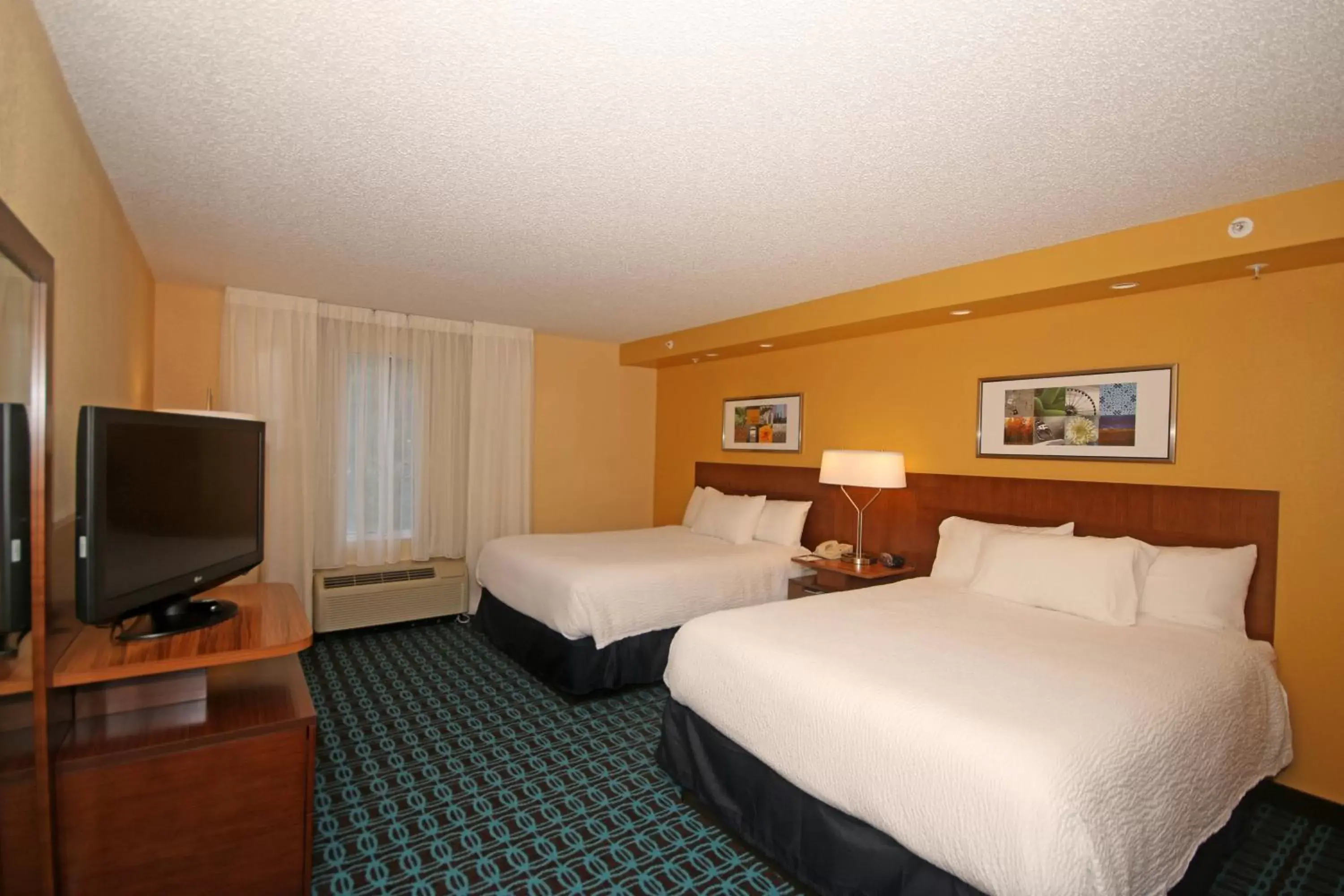 Photo of the whole room, Bed in Fairfield Inn & Suites by Marriott Aiken