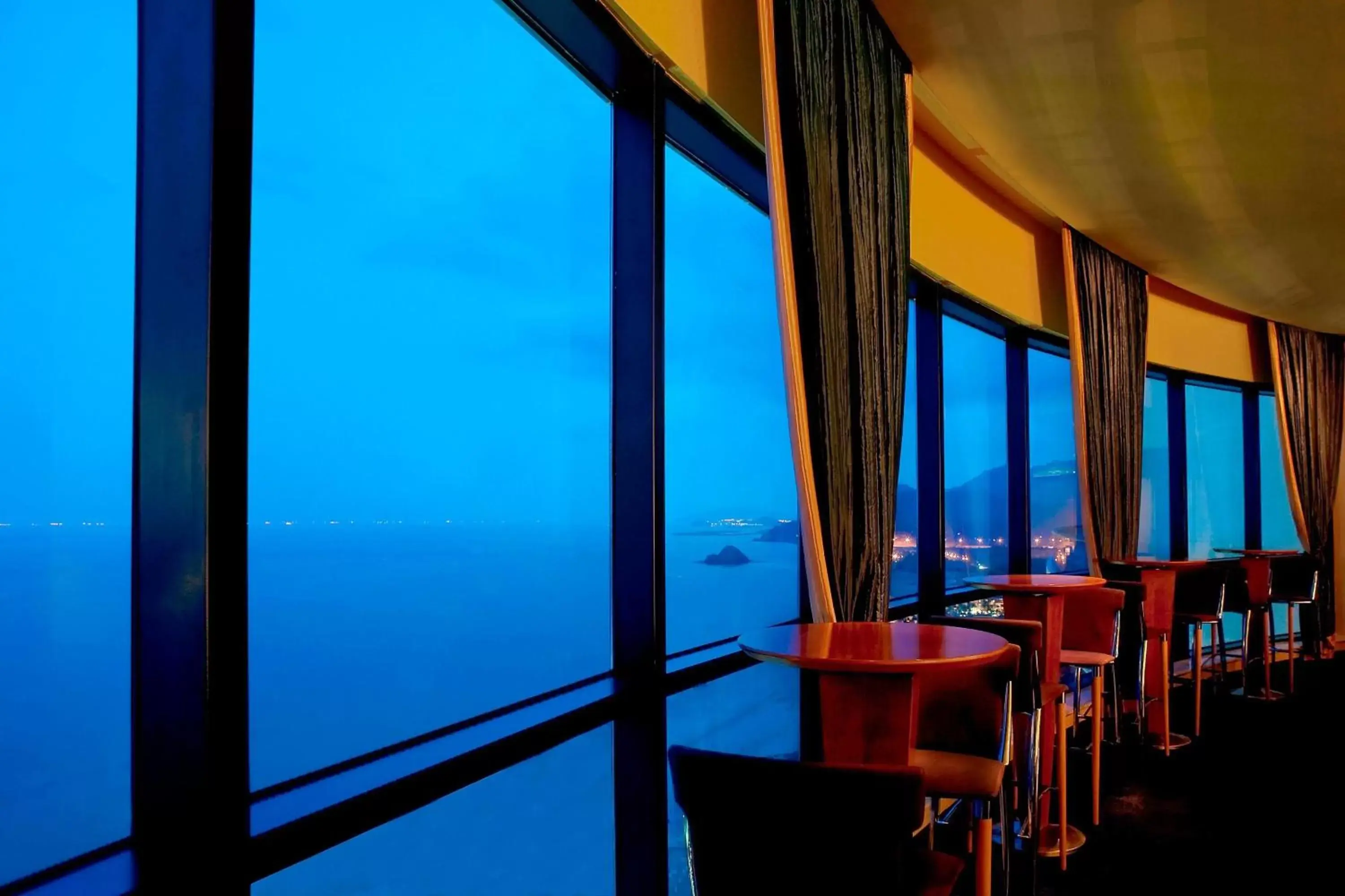 Restaurant/places to eat in Le Meridien Al Aqah Beach Resort