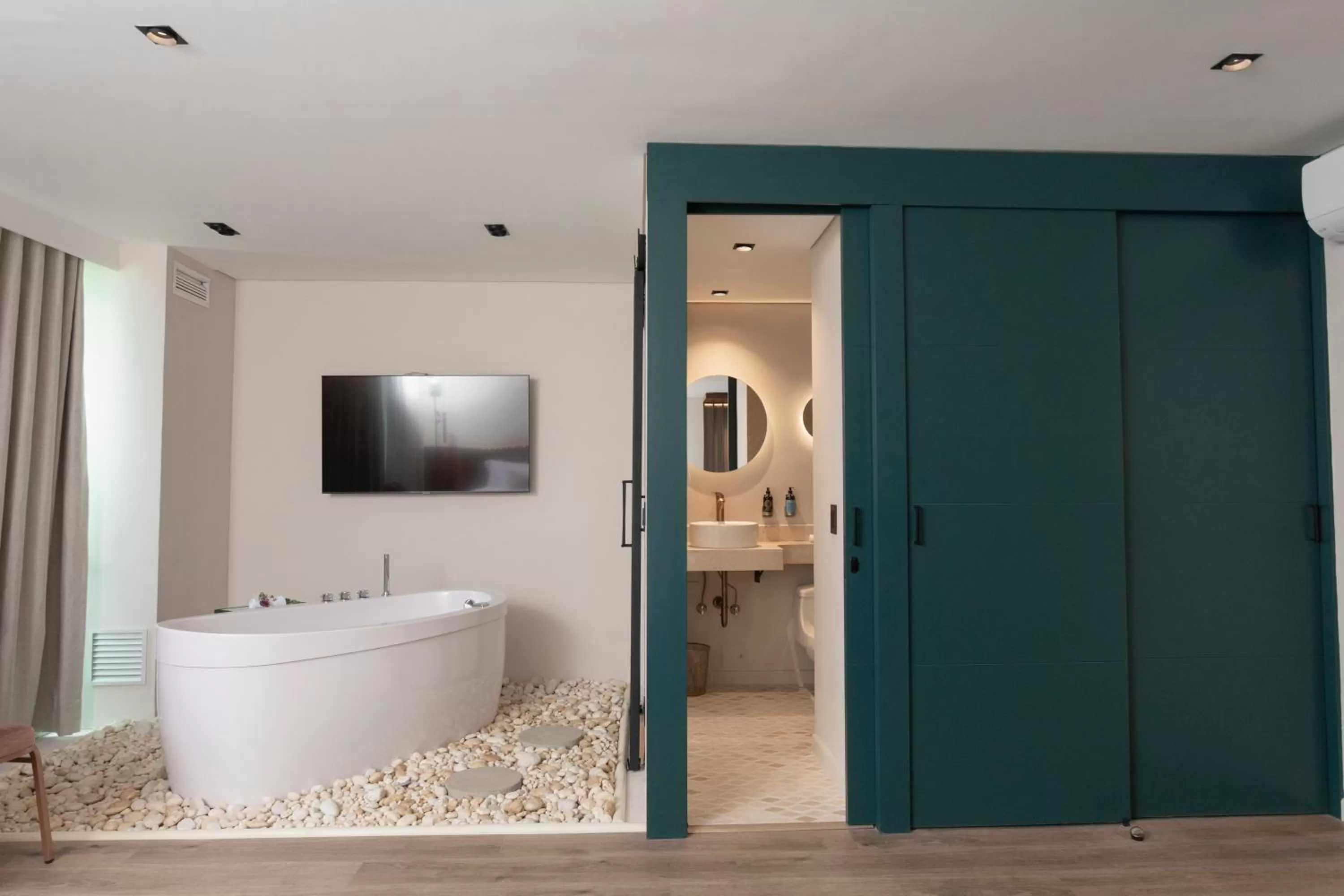 Bathroom in 1616 Hotel