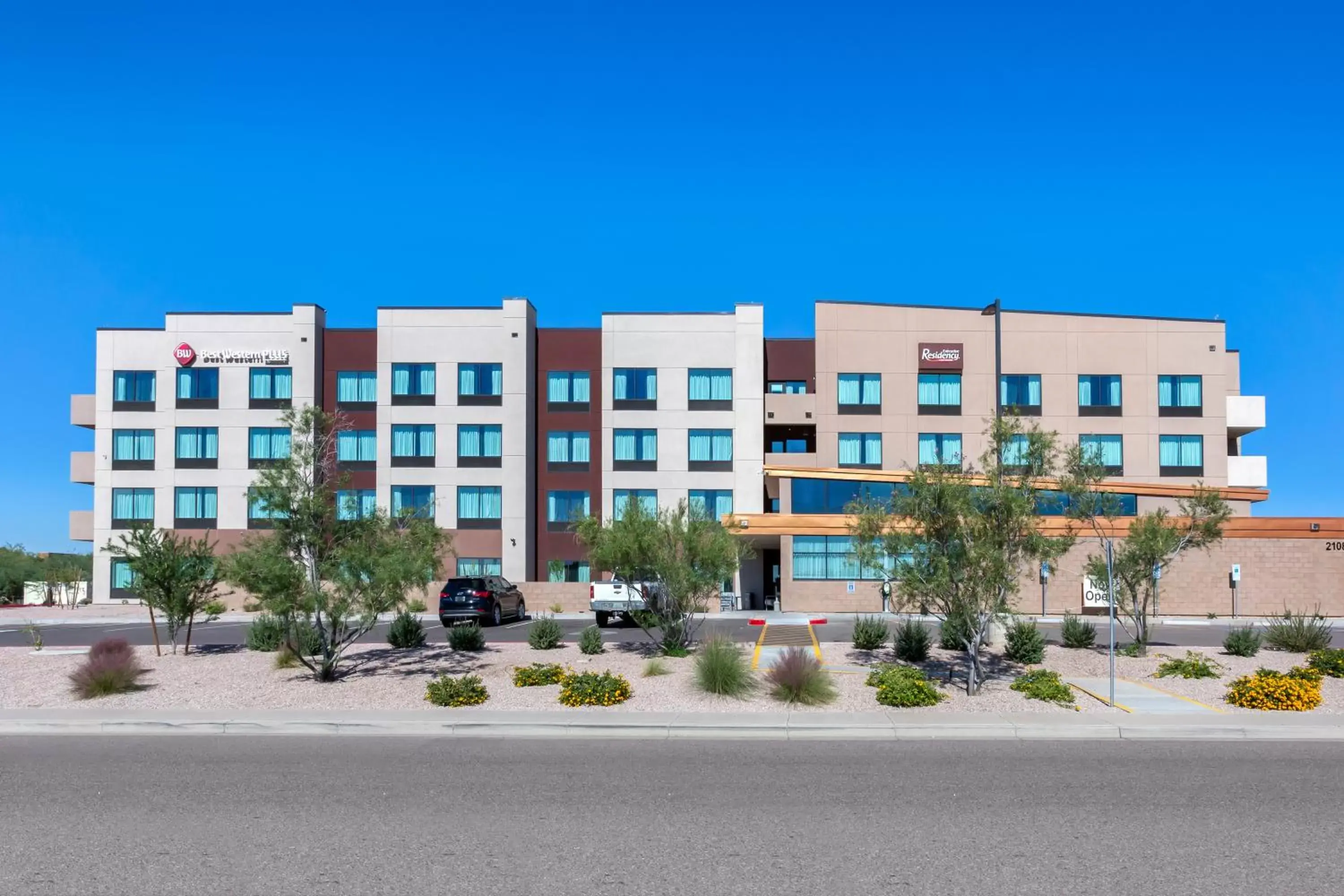 Property Building in Best Western Plus Executive Residency Phoenix North Happy Valley