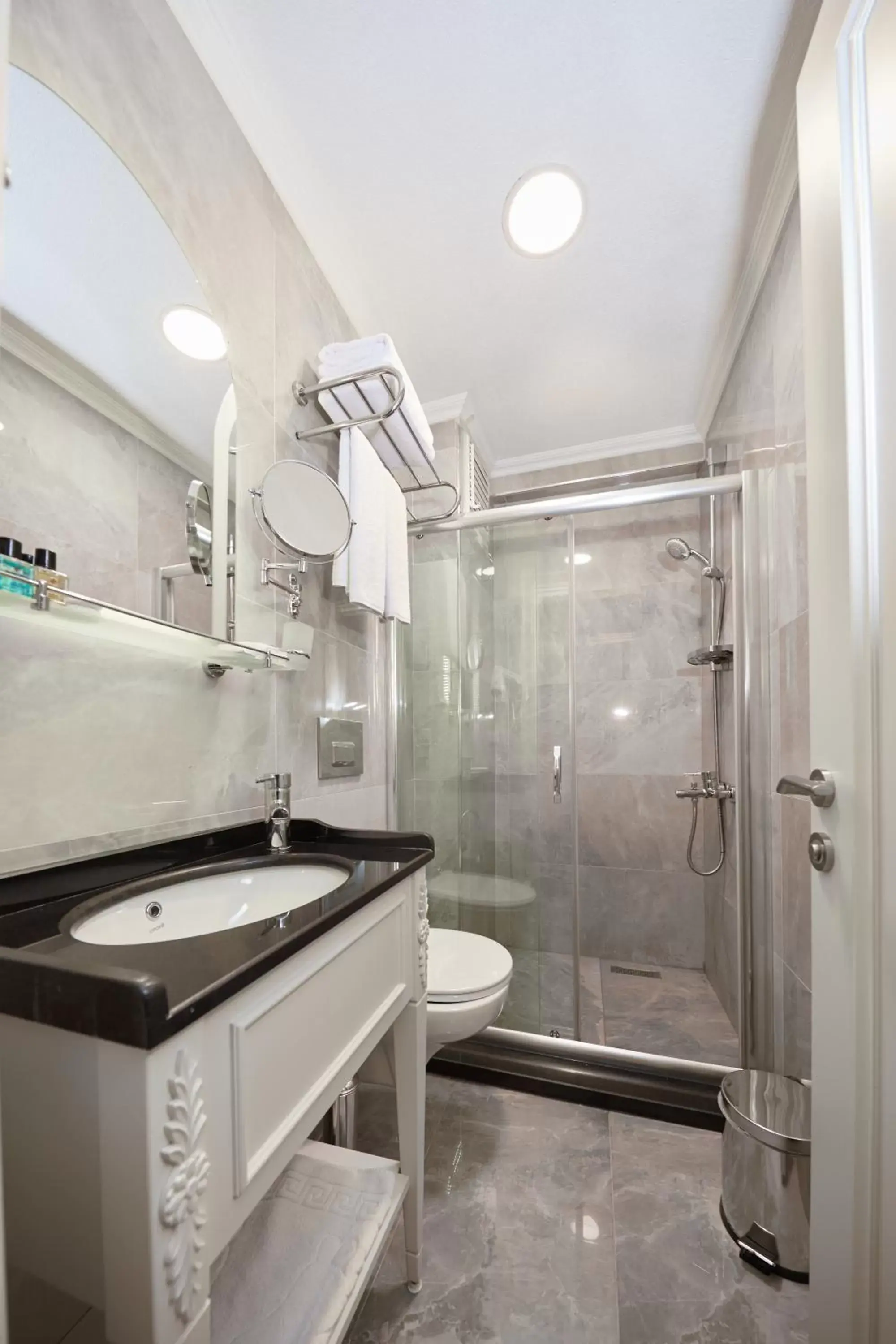 Shower, Bathroom in Albinas Hotel Old City