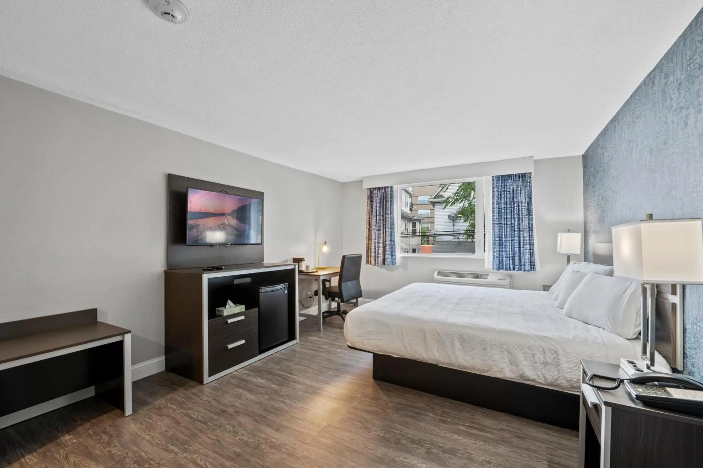 Photo of the whole room, Bed in Inn On Arsenal