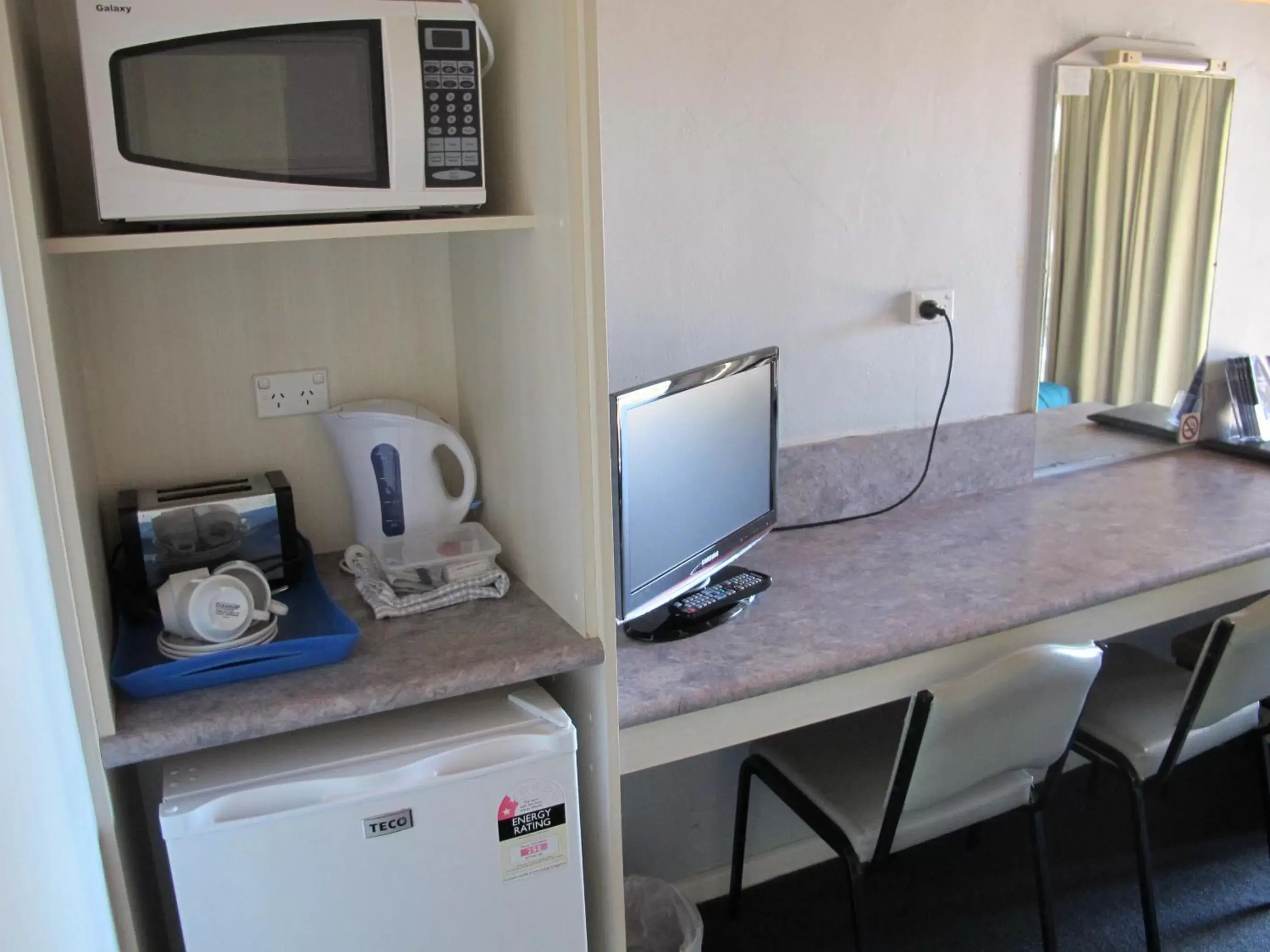 Coffee/tea facilities, Kitchen/Kitchenette in Merimbula Gardens Motel