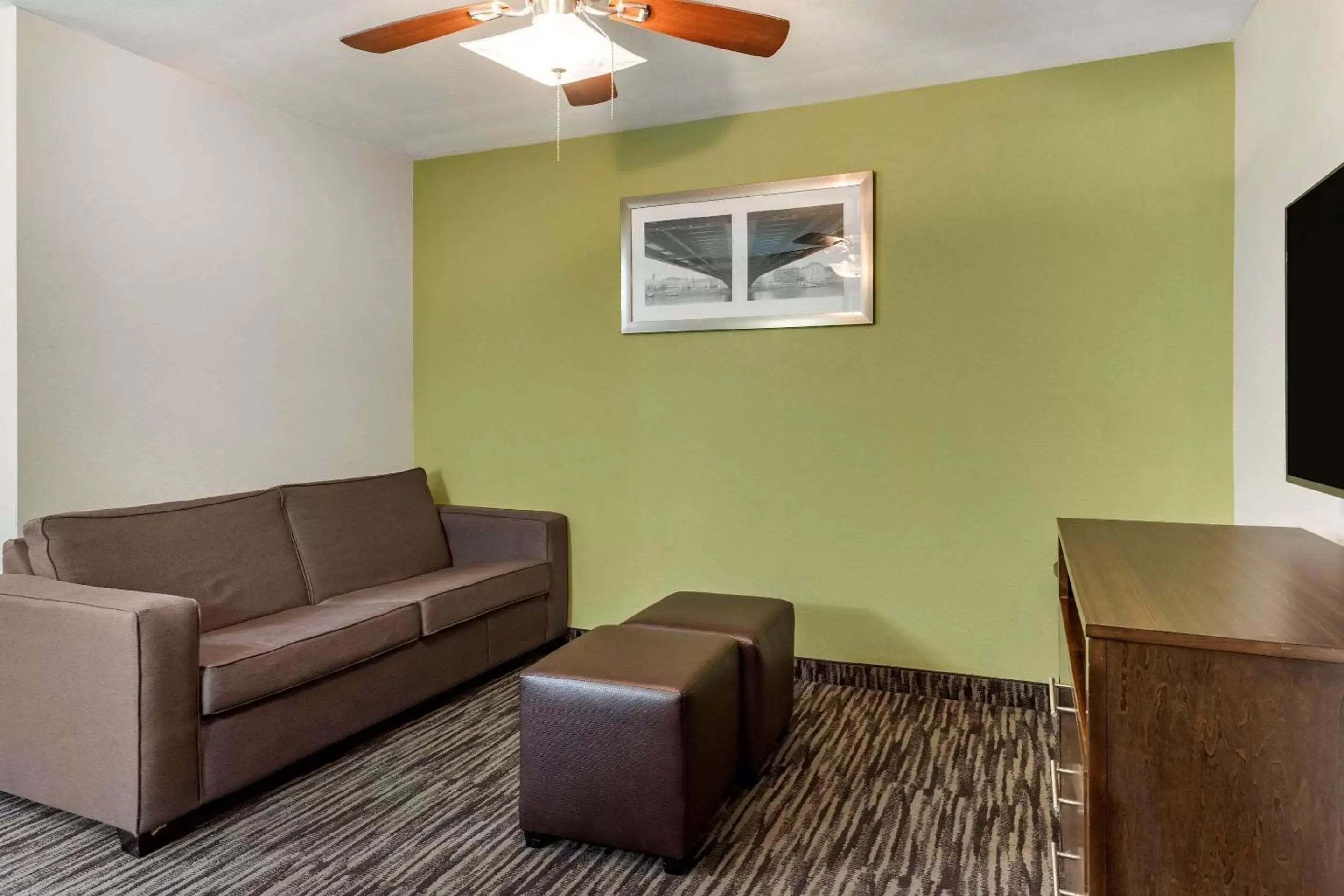 Photo of the whole room, Seating Area in Comfort Inn & Suites North Little Rock JFK Blvd