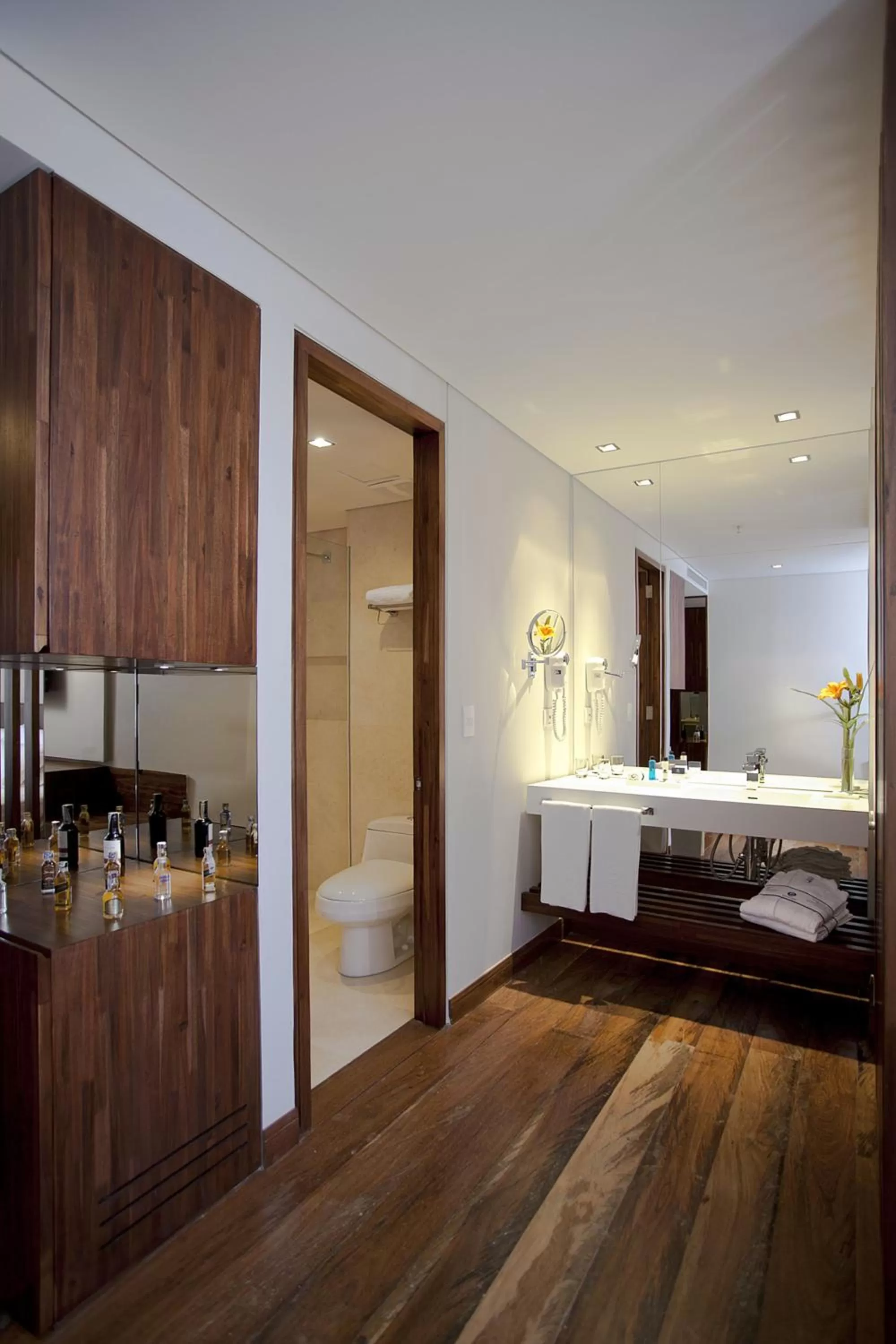 Bathroom, Bed in Hotel Estelar Parque de la 93