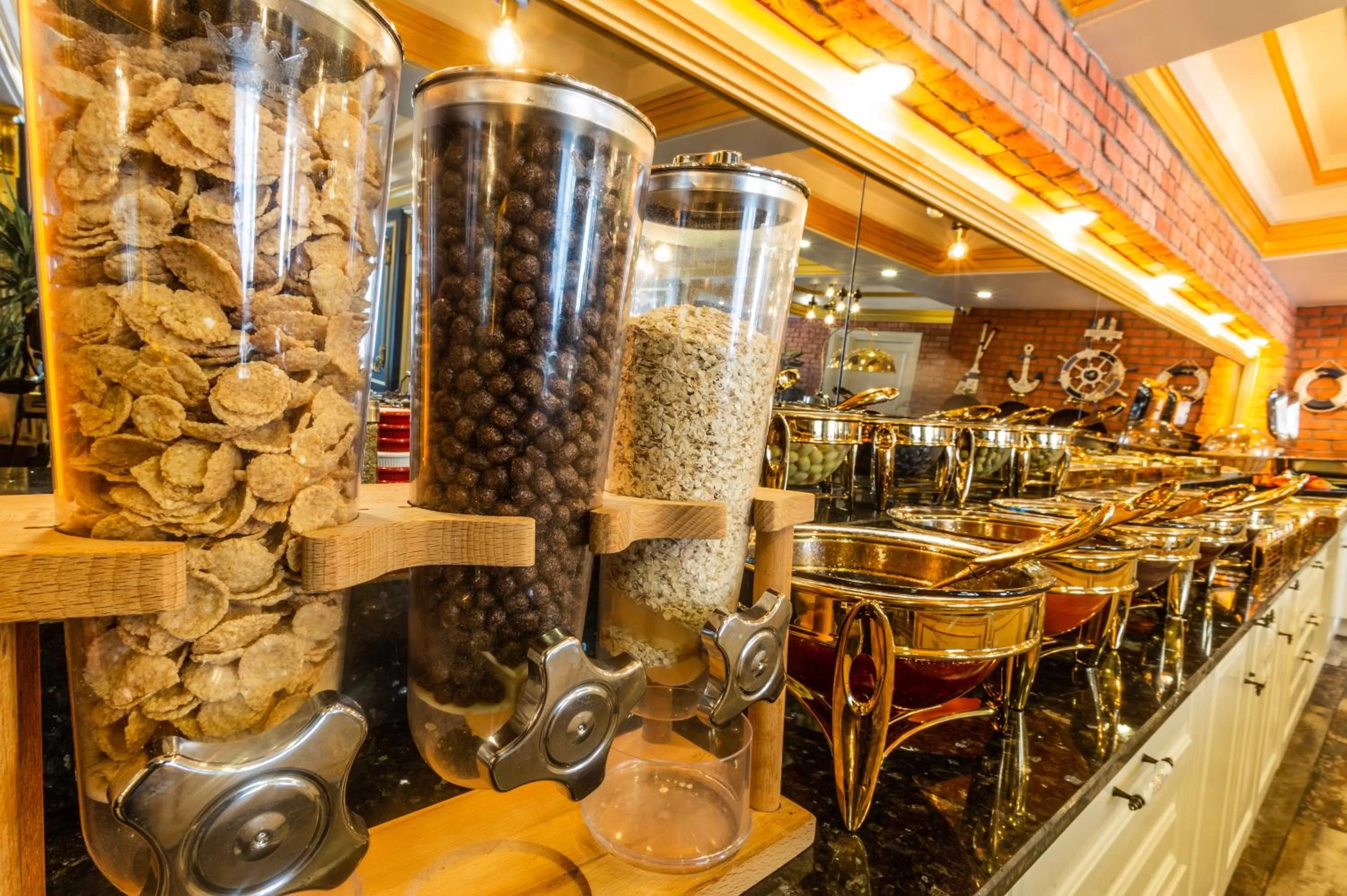 Restaurant/places to eat in Andalouse Otel