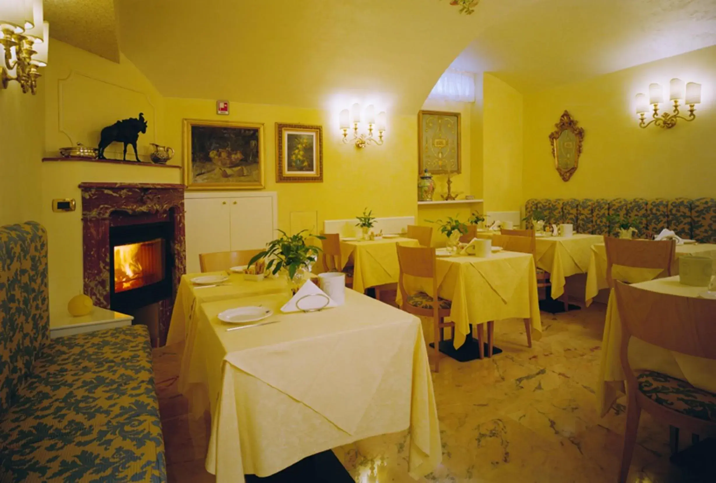 Restaurant/Places to Eat in Hotel Dieci