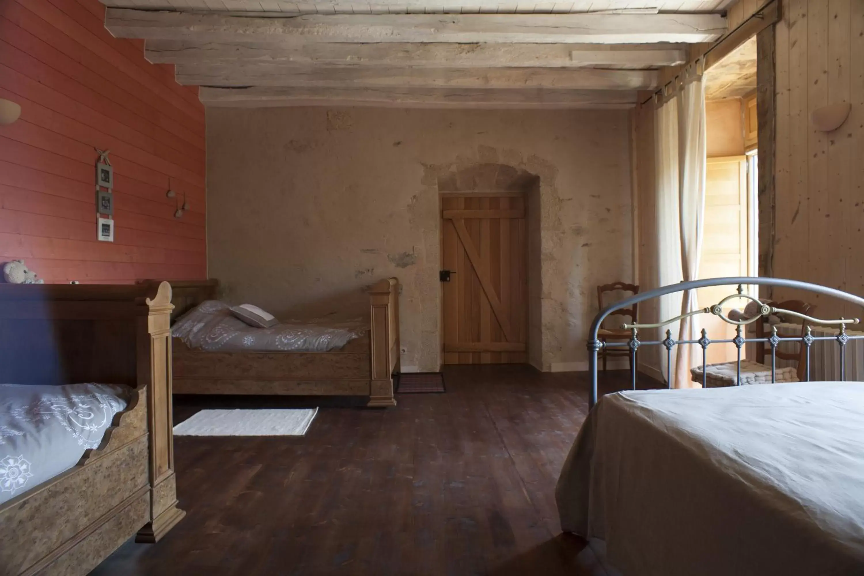 Photo of the whole room, Bed in Logis de Riparfonds