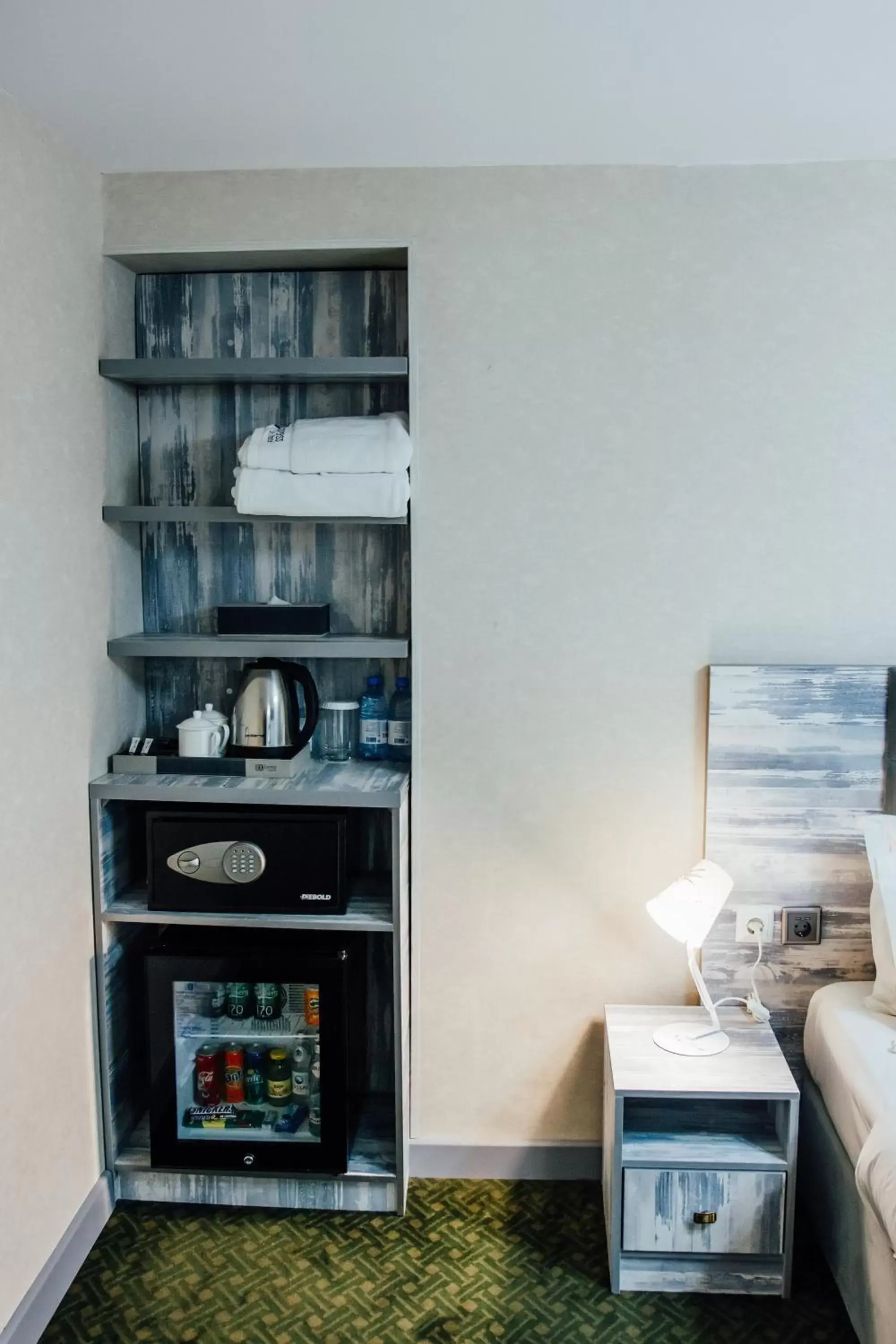 Food and drinks in Express City Hotel Food and drinks in Express City Hotel