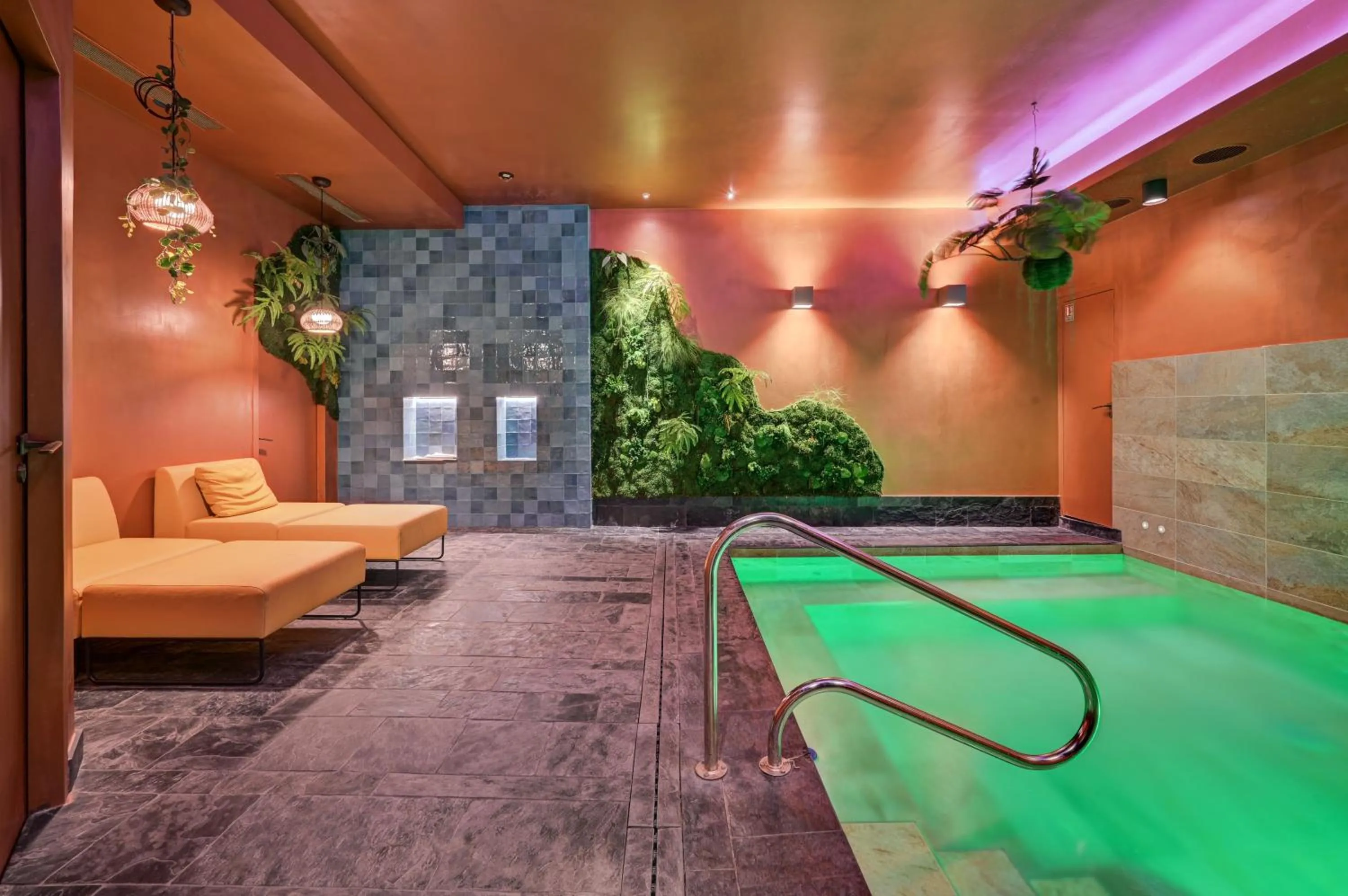 Swimming pool in Alex Hotel & Spa