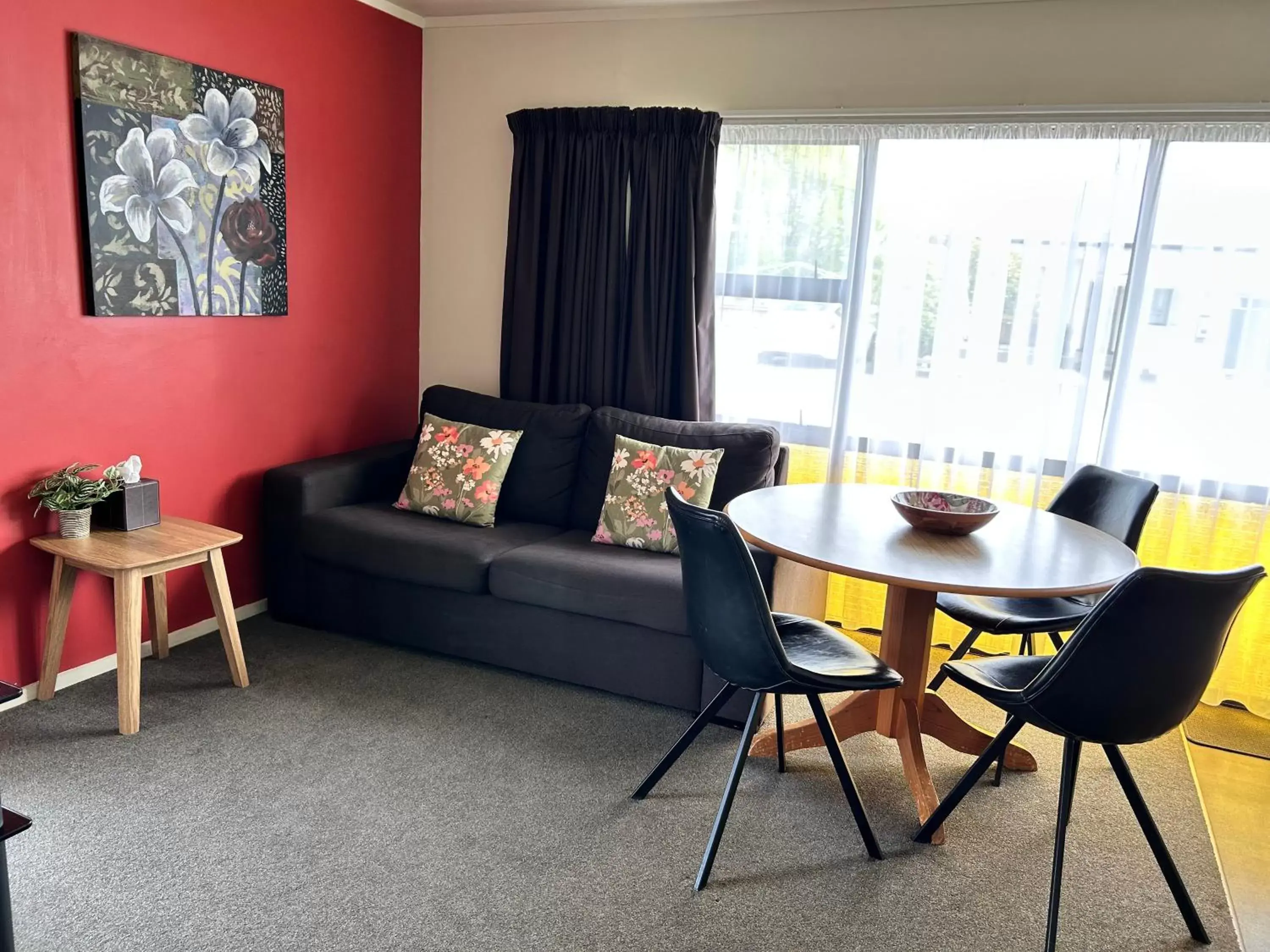 Living room, Seating Area in Arcadia Motel