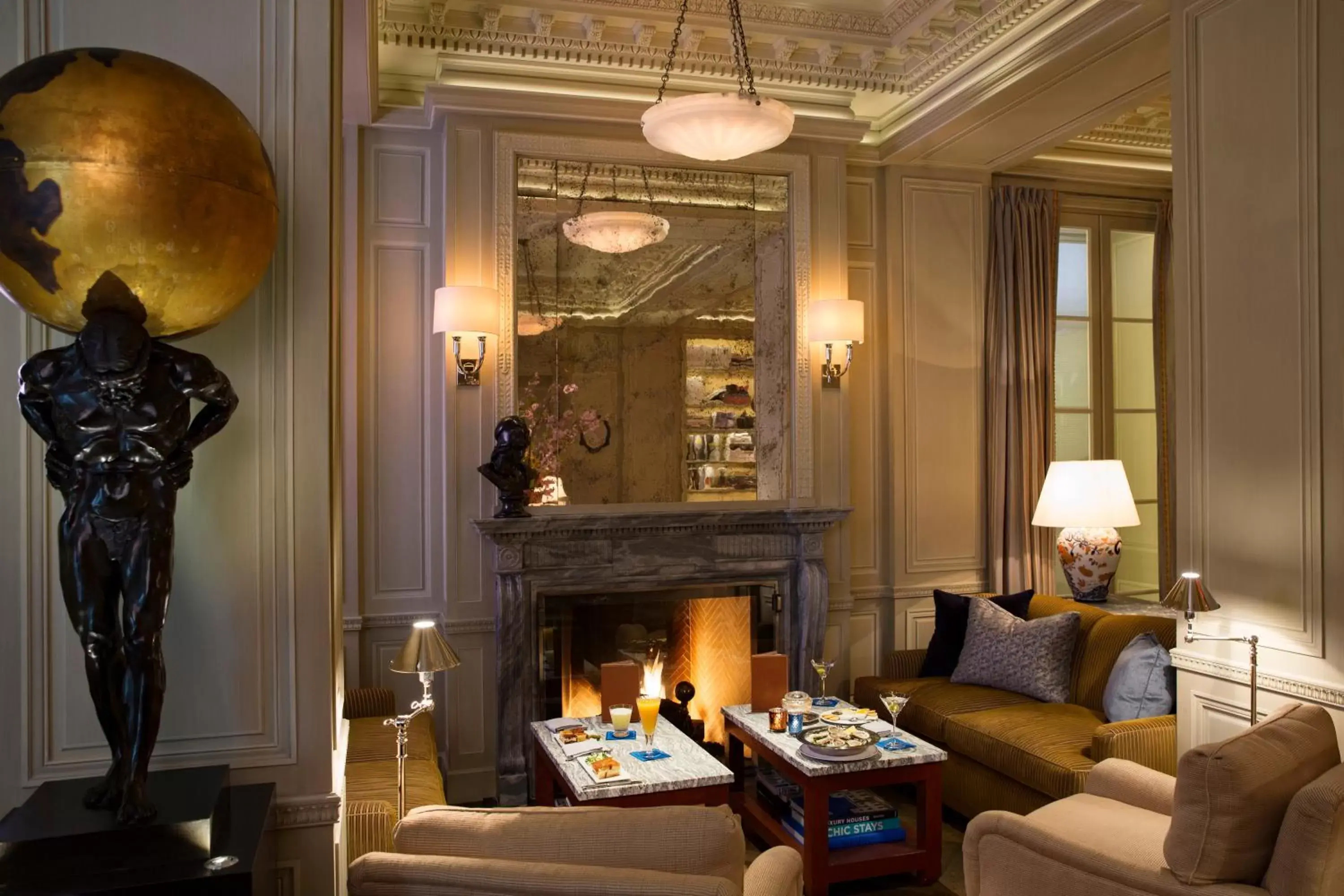 Communal lounge/ TV room in Lowell Hotel Communal lounge/ TV room in Lowell Hotel