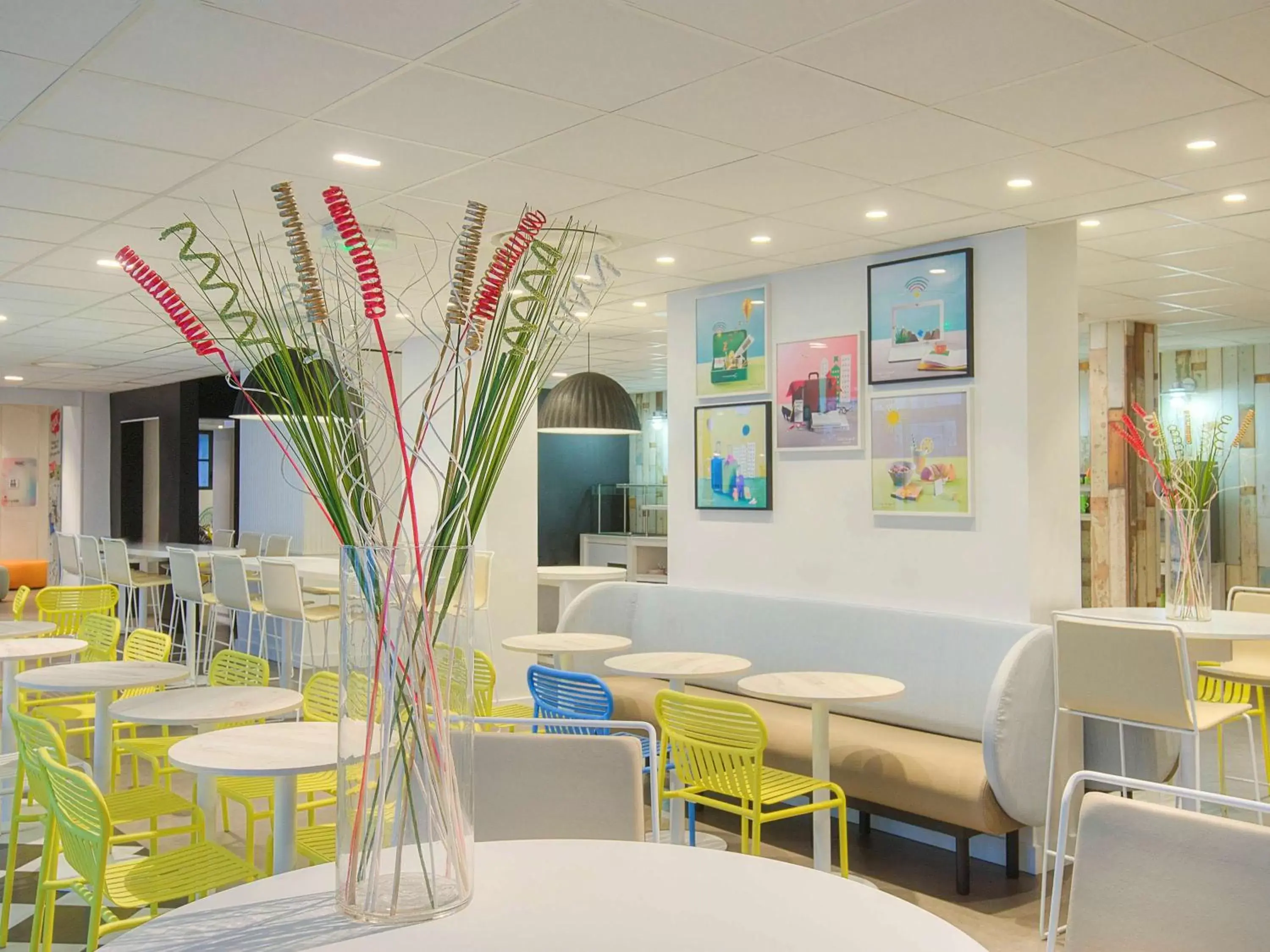 Lounge or bar, Restaurant/Places to Eat in Ibis Styles Nice Centre Gare