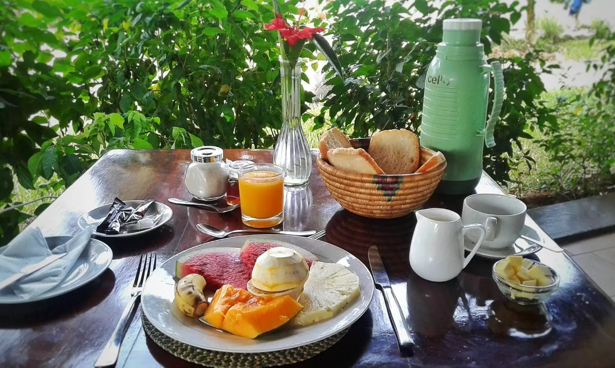 Breakfast in Flame Tree Cottages