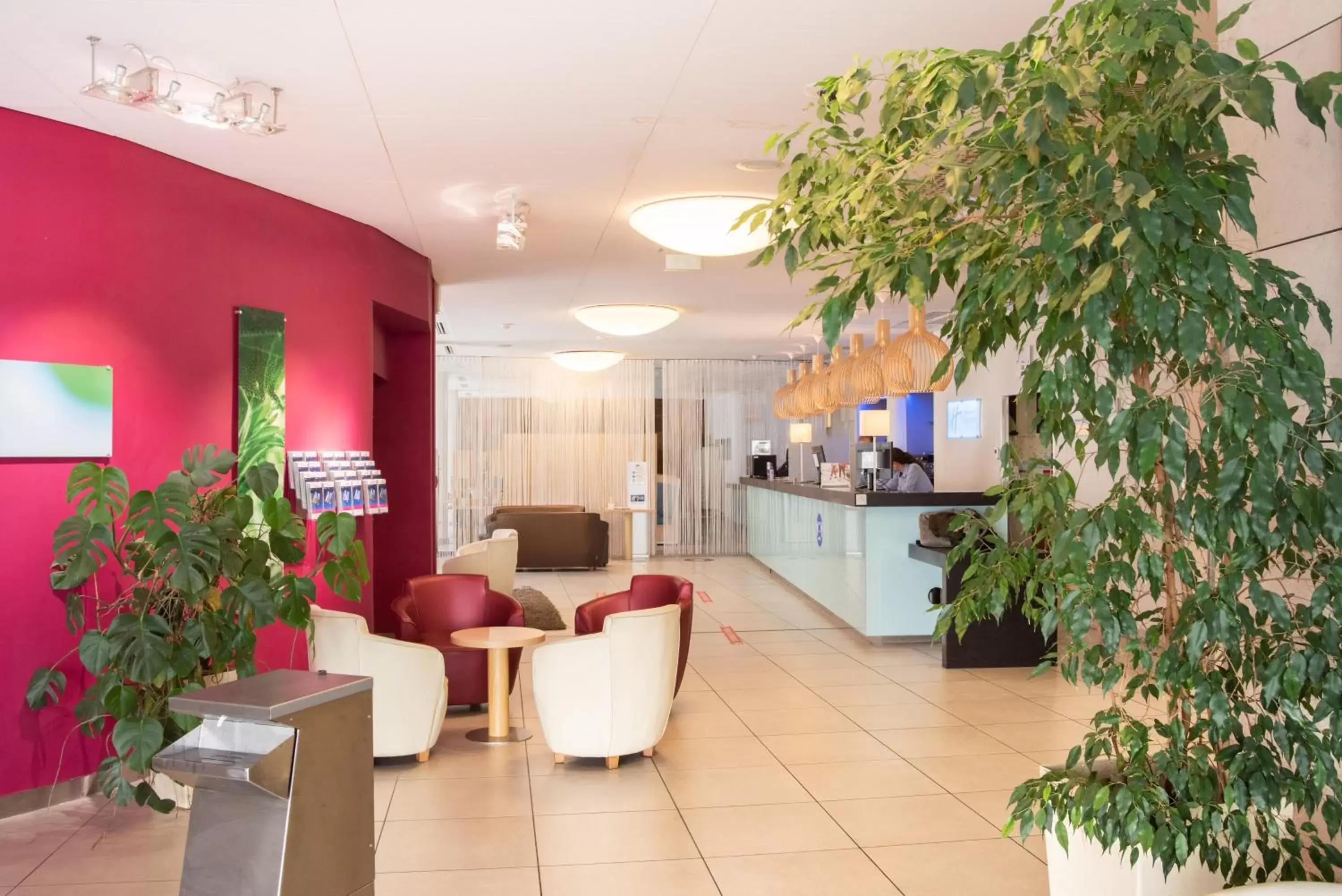 Lobby or reception in Holiday Inn Express Marseille Saint Charles, an IHG Hotel