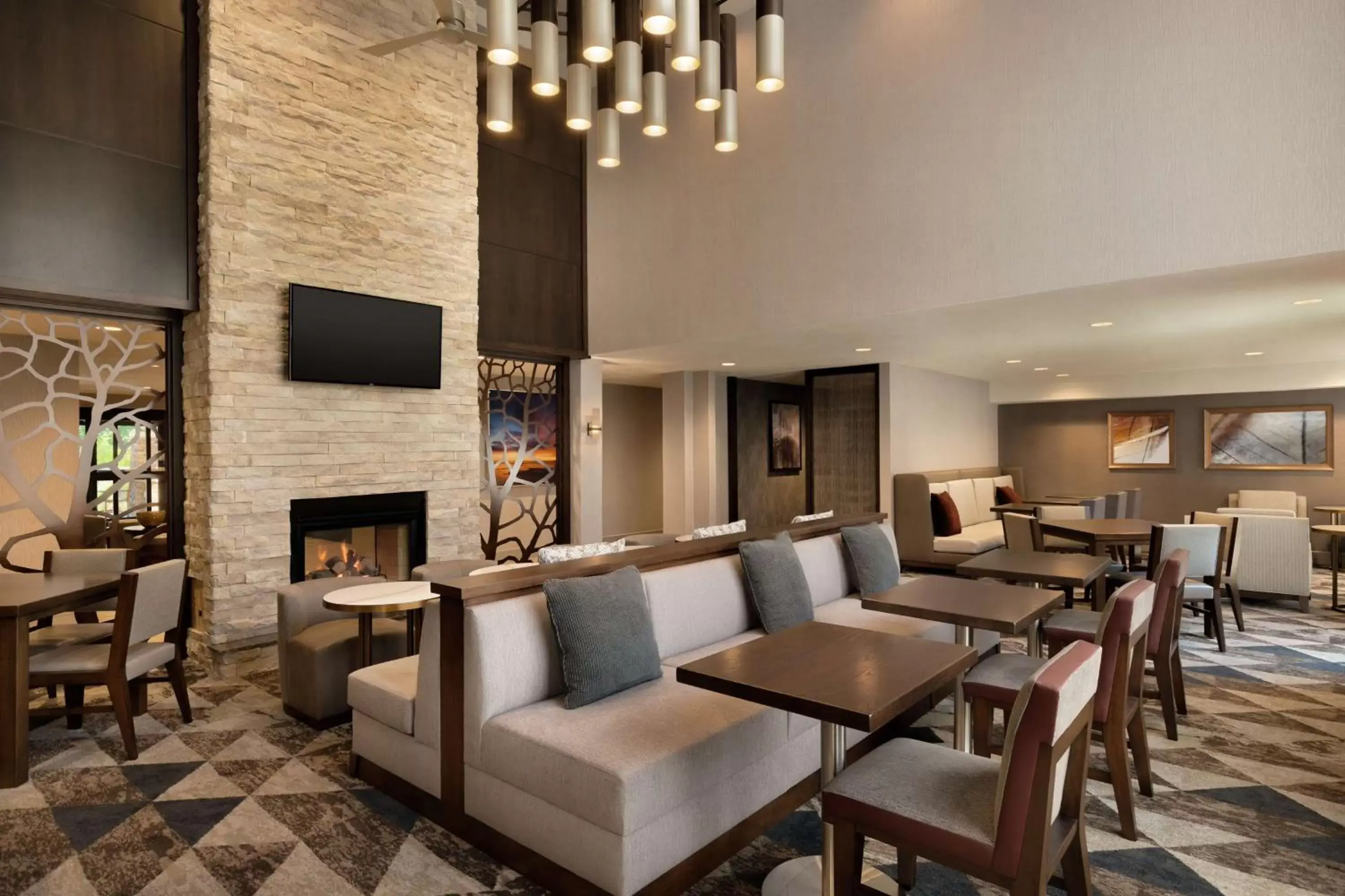 Lobby or reception, Lounge/Bar in Homewood Suites by Hilton Portland Airport