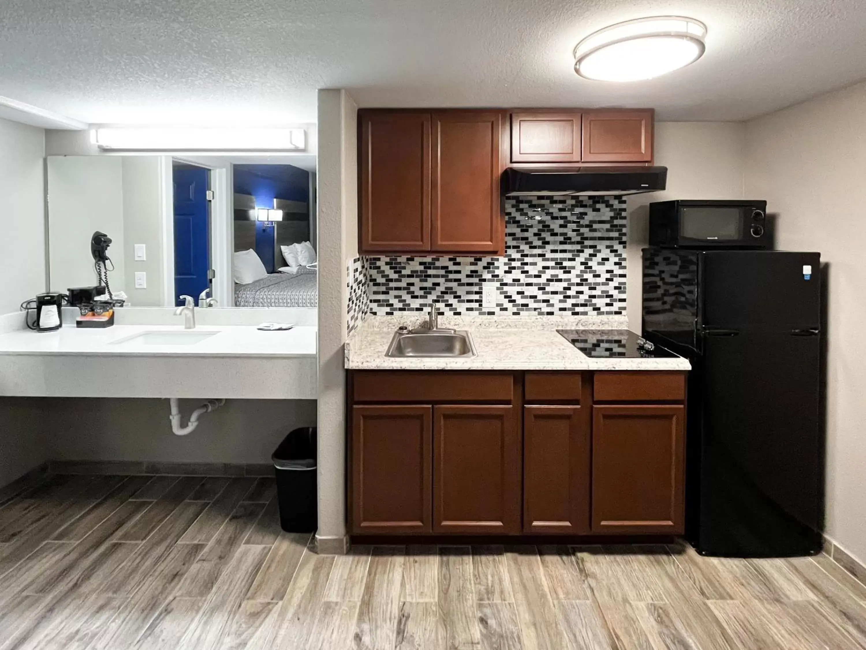 Kitchen/Kitchenette in Studio 6 Suites Rockport, TX