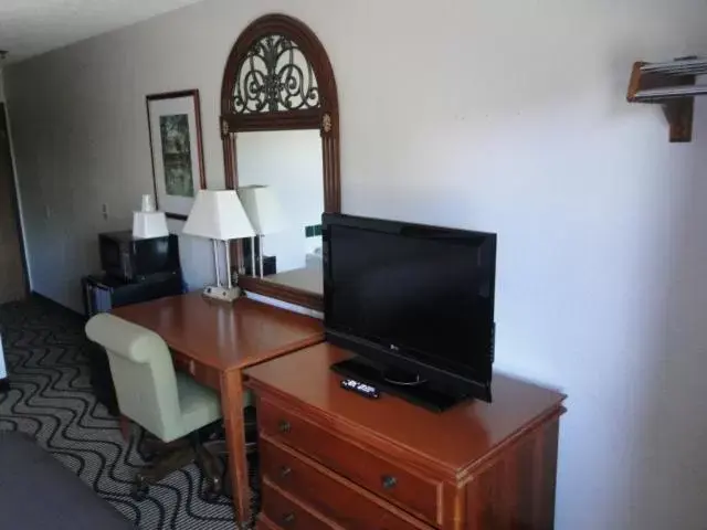 Evening entertainment, TV/Entertainment Center in Oscoda Lakeside Hotel