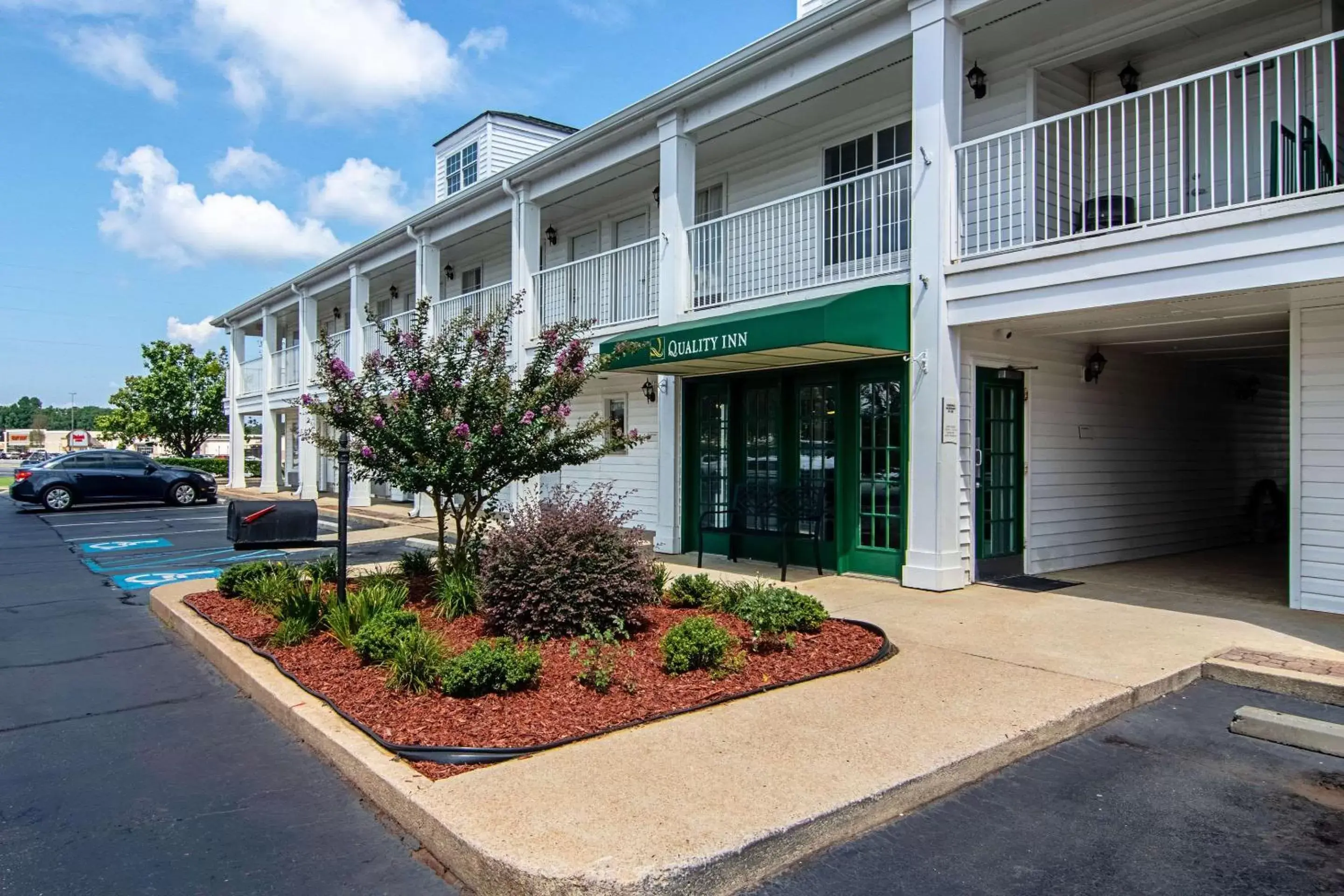 Property Building in Quality Inn Lagrange