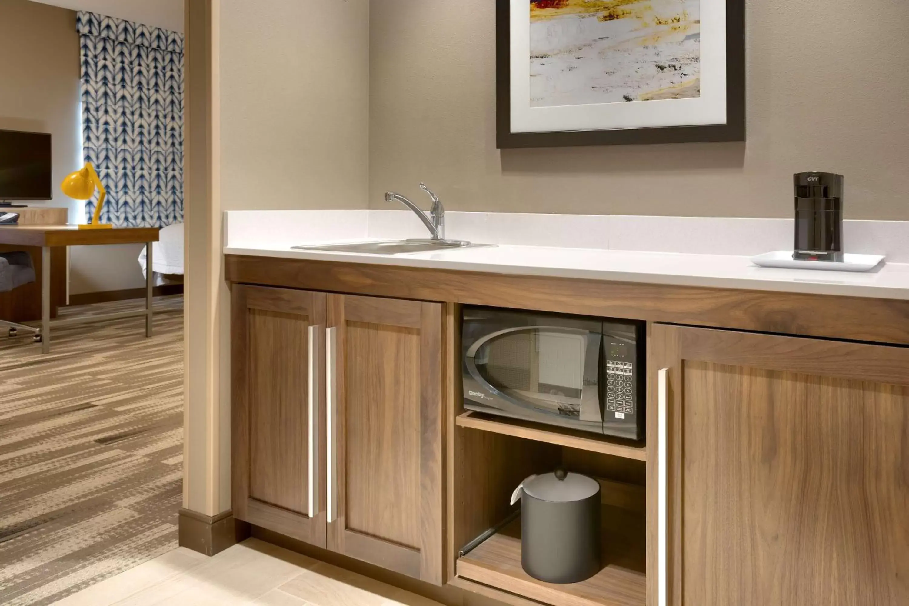 Kitchen or kitchenette, Bathroom in Hampton Inn & Suites Rexburg