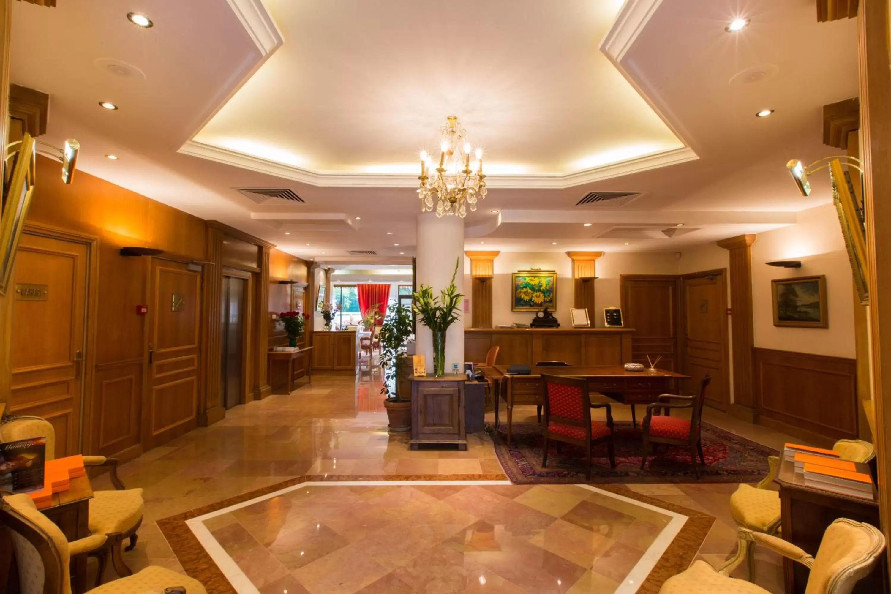 Staff, Lobby/Reception in Sun Riviera Hotel