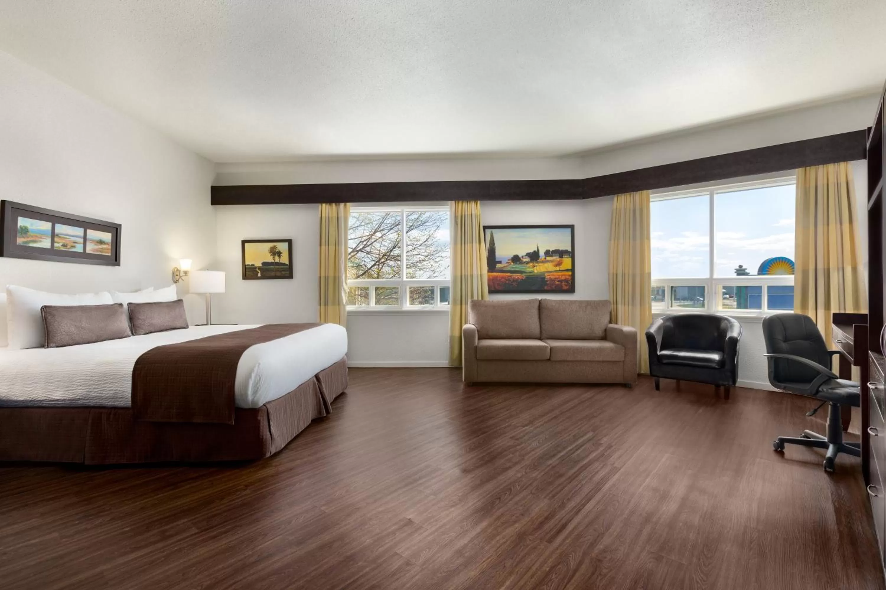 Bedroom, Bed in Days Inn by Wyndham Montmagny